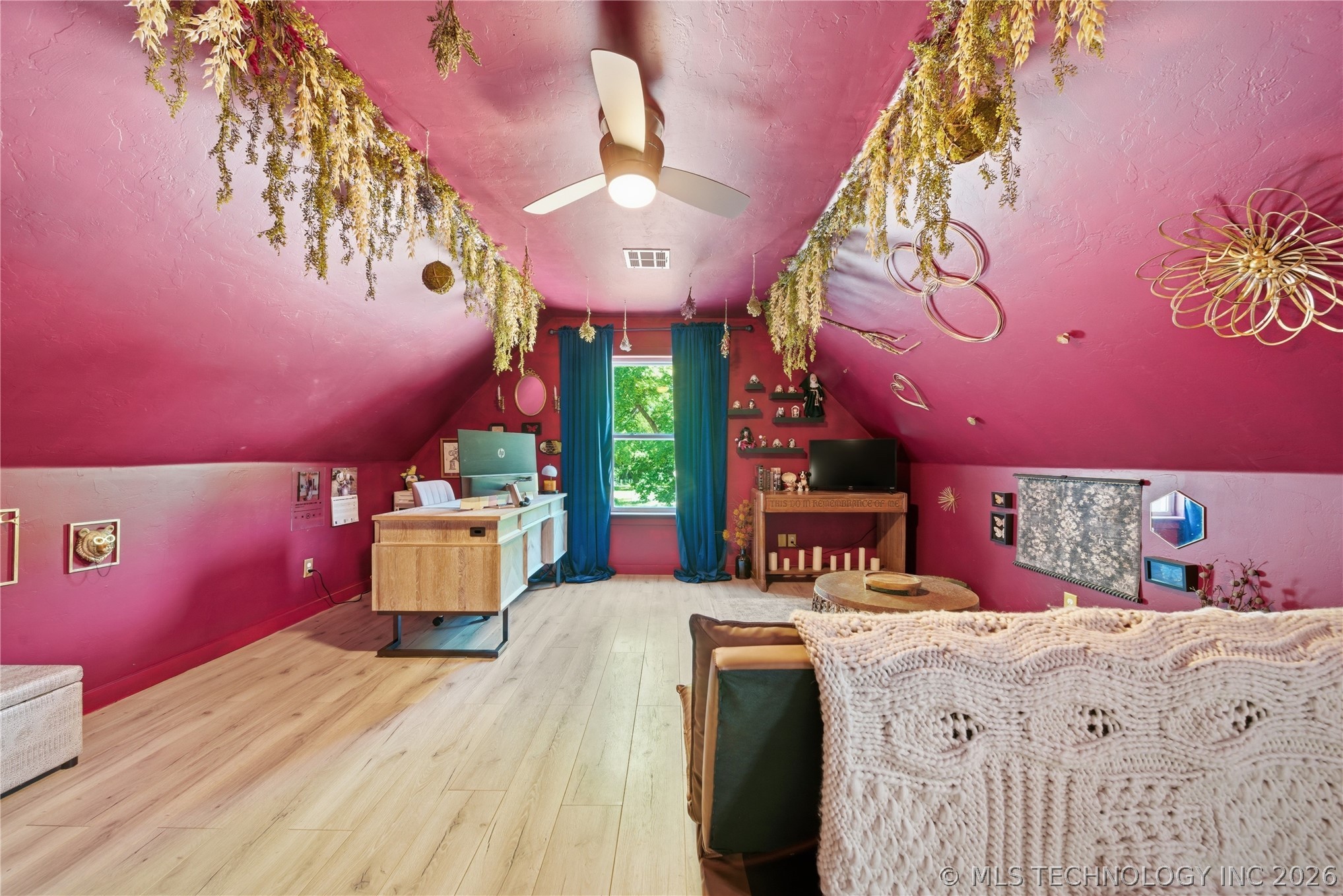 893 N E Property Photo 31