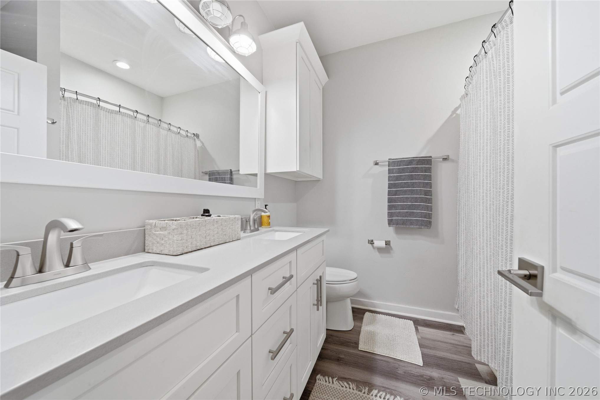 893 N E Property Photo 33