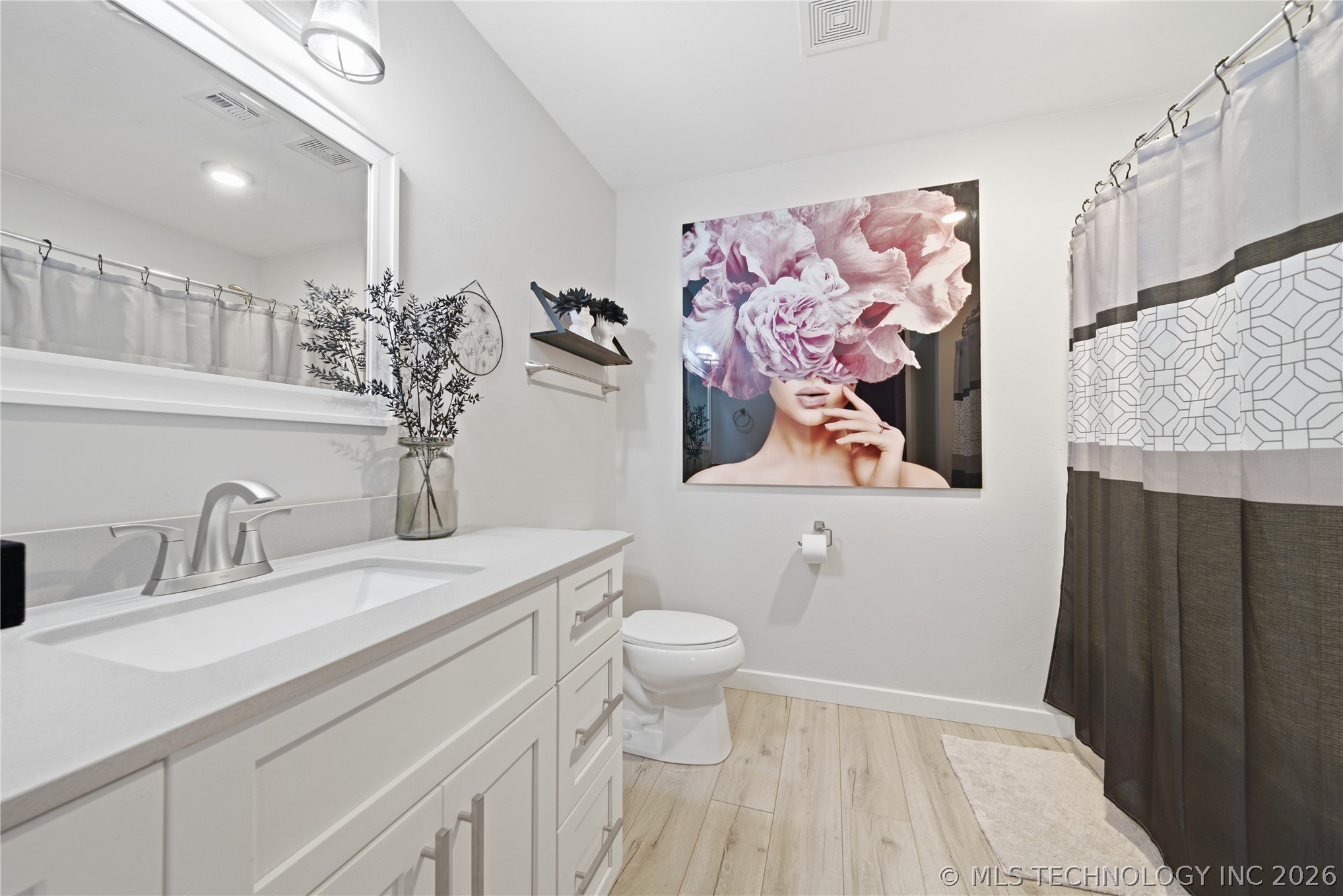 893 N E Property Photo 34