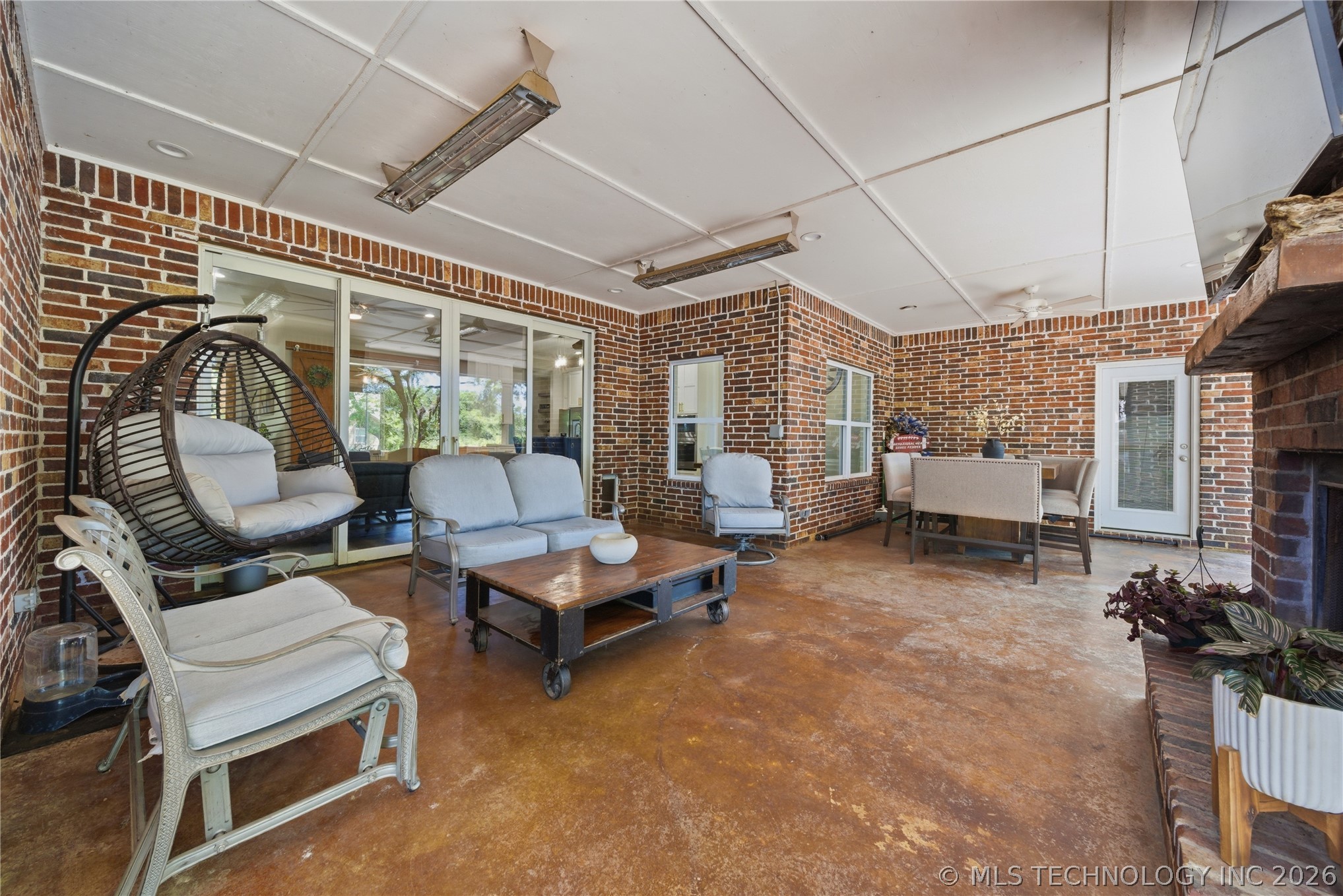893 N E Property Photo 35