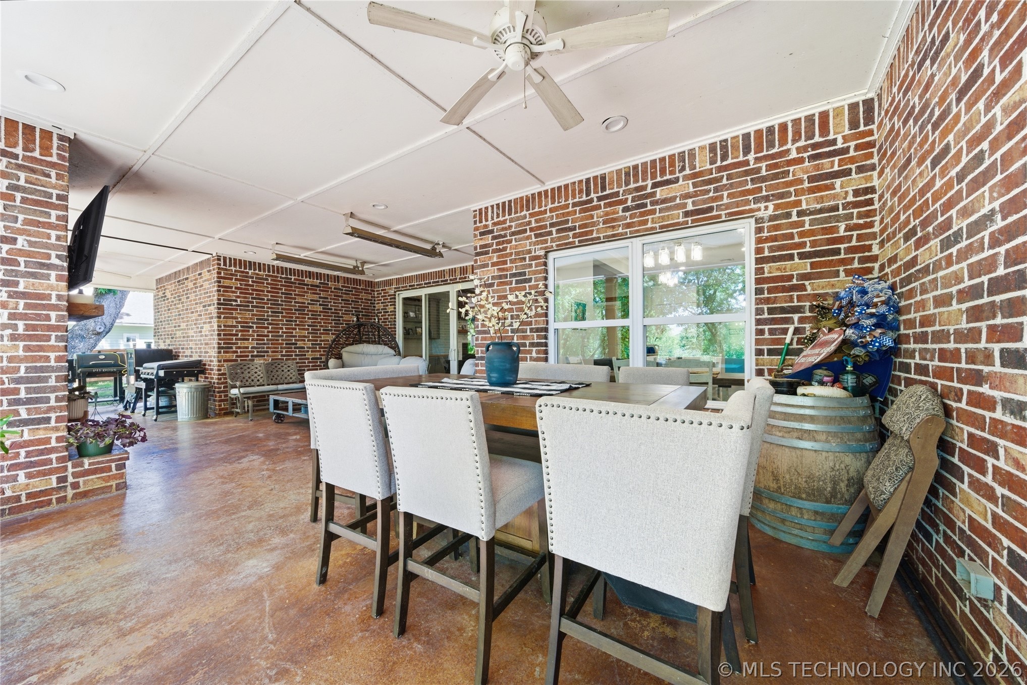 893 N E Property Photo 37