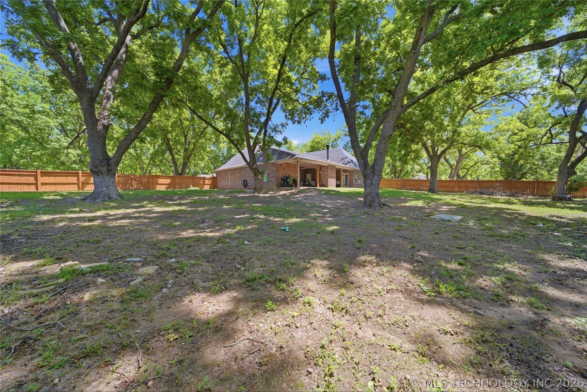 893 N E Property Photo 39