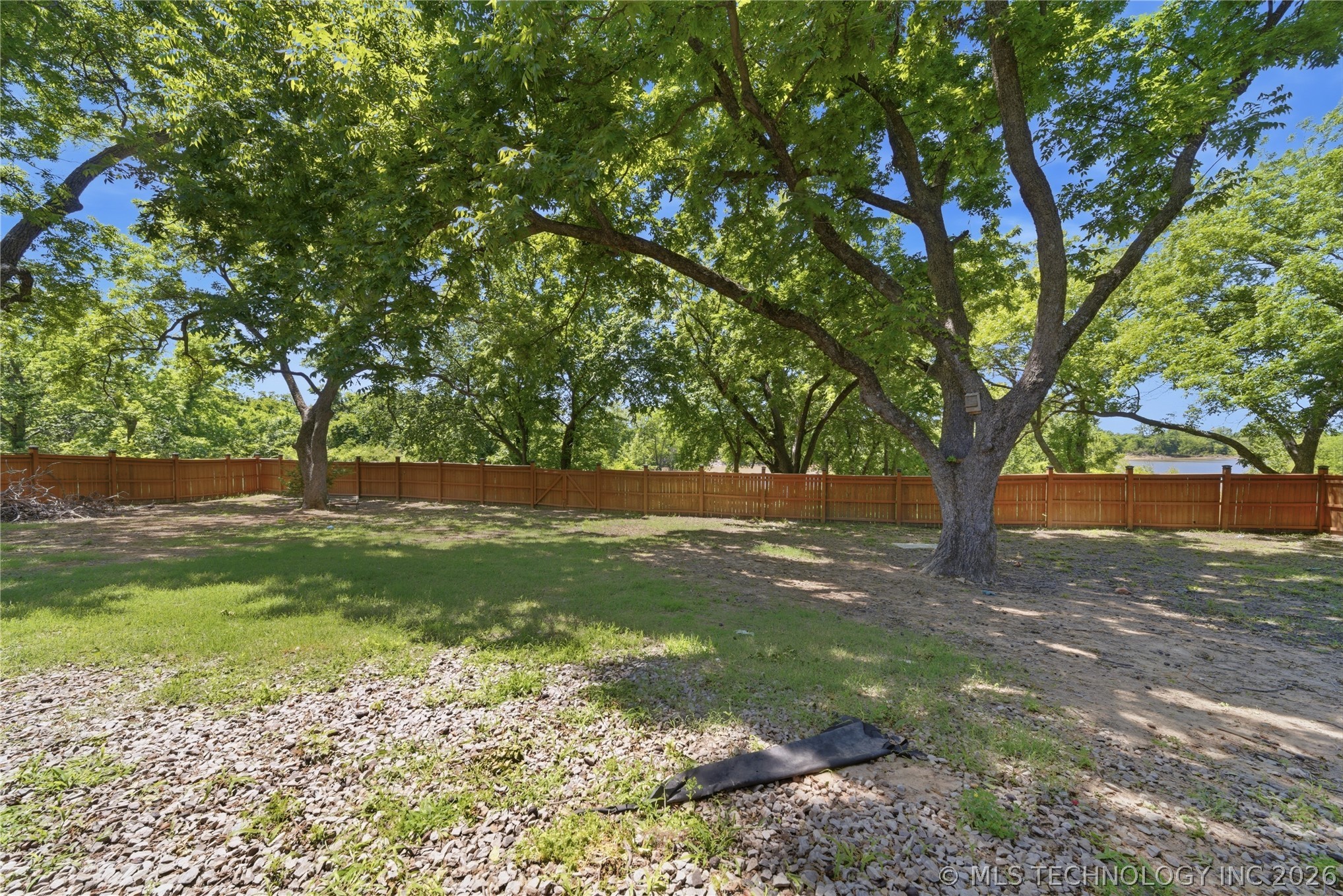 893 N E Property Photo 40