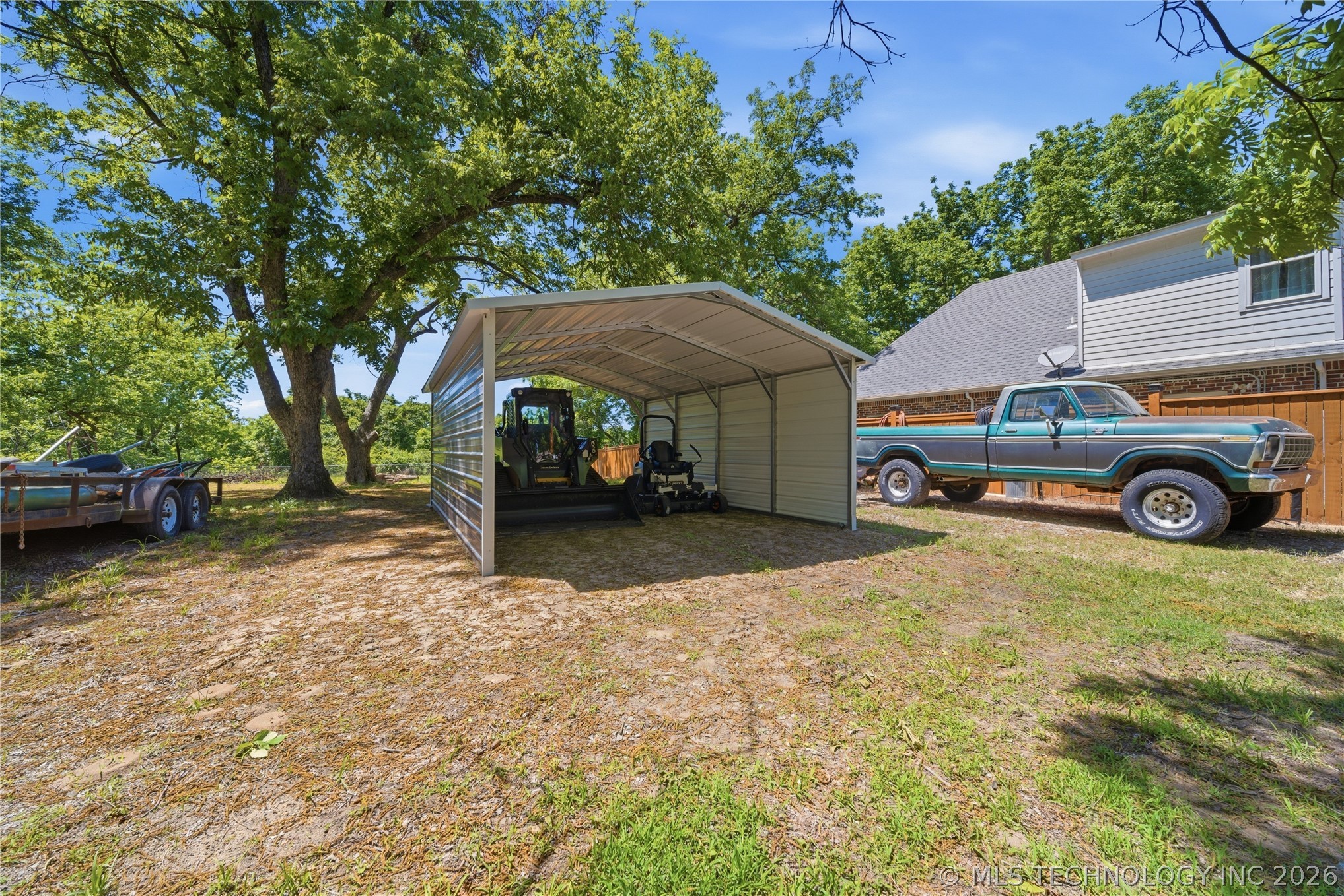 893 N E Property Photo 42