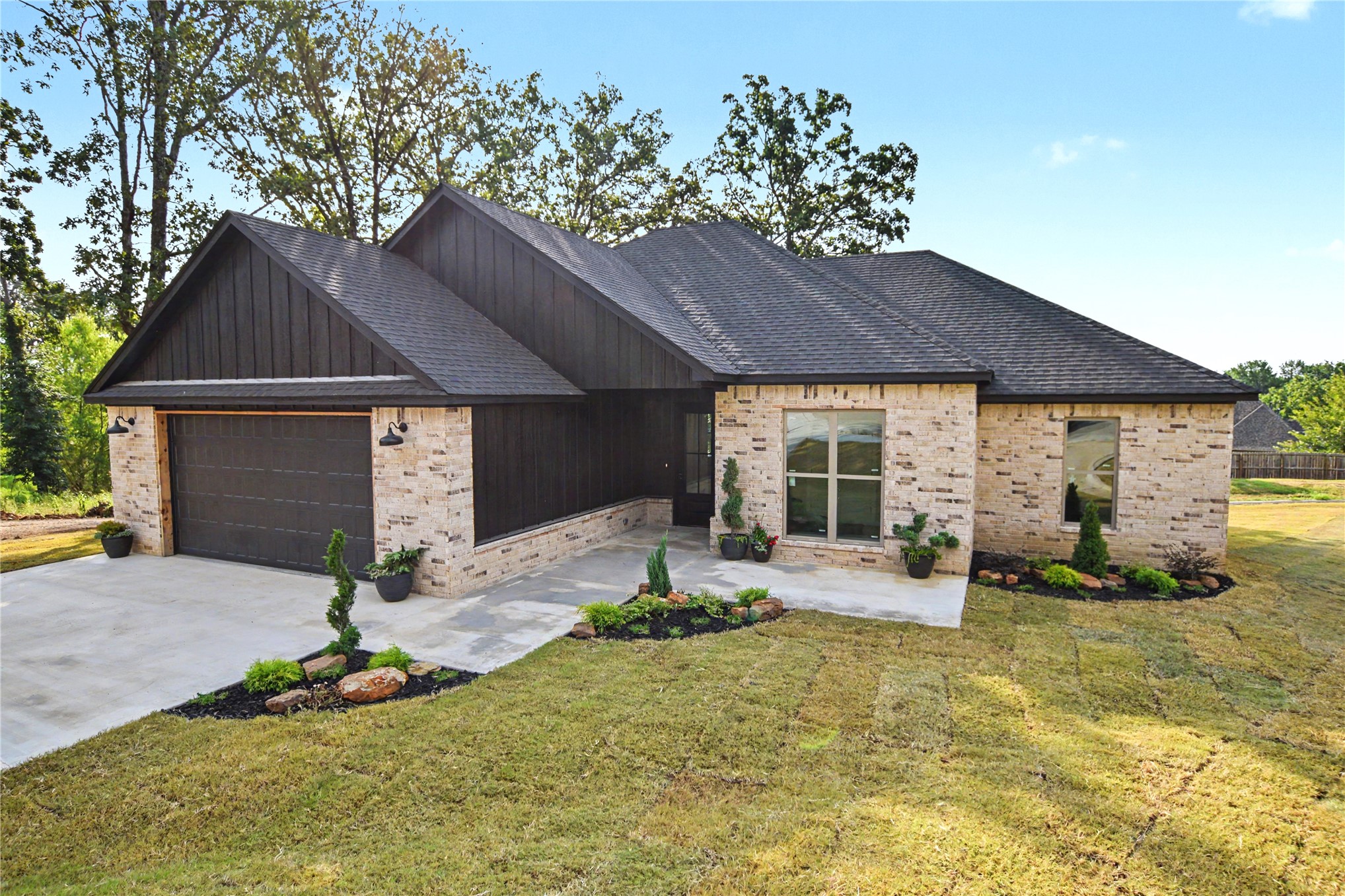 685 Woodlands Drive Property Photo 1