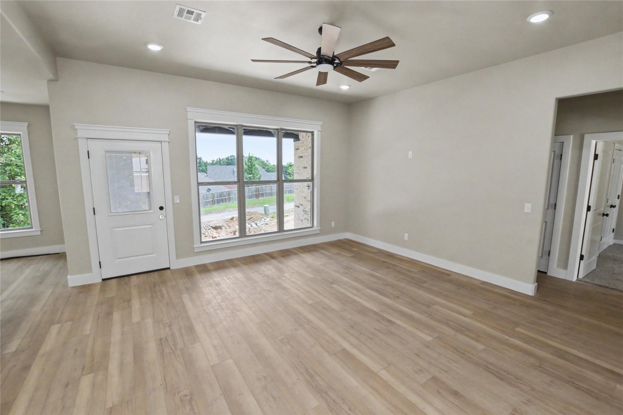 685 Woodlands Drive Property Photo 2