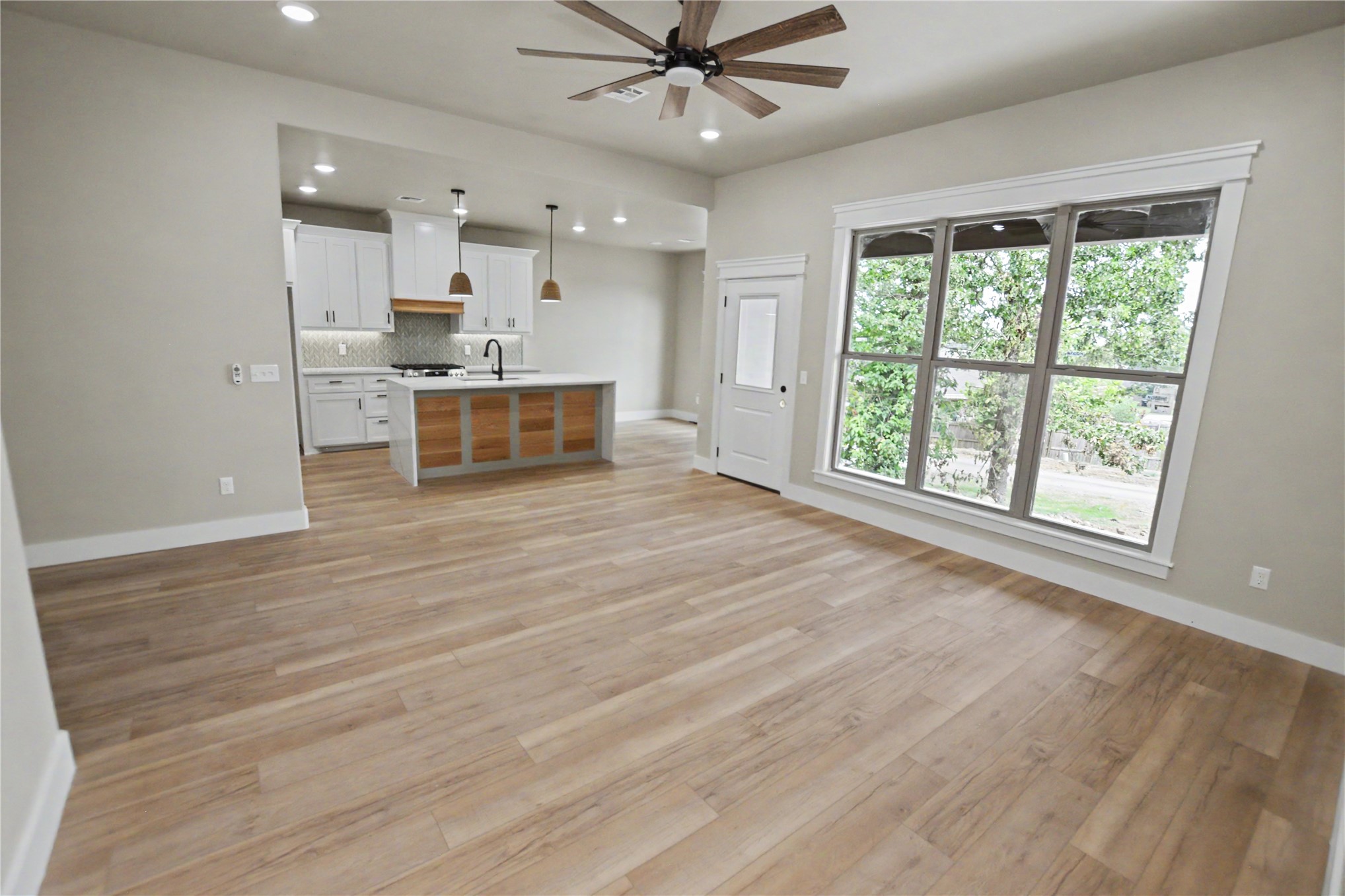 685 Woodlands Drive Property Photo 3