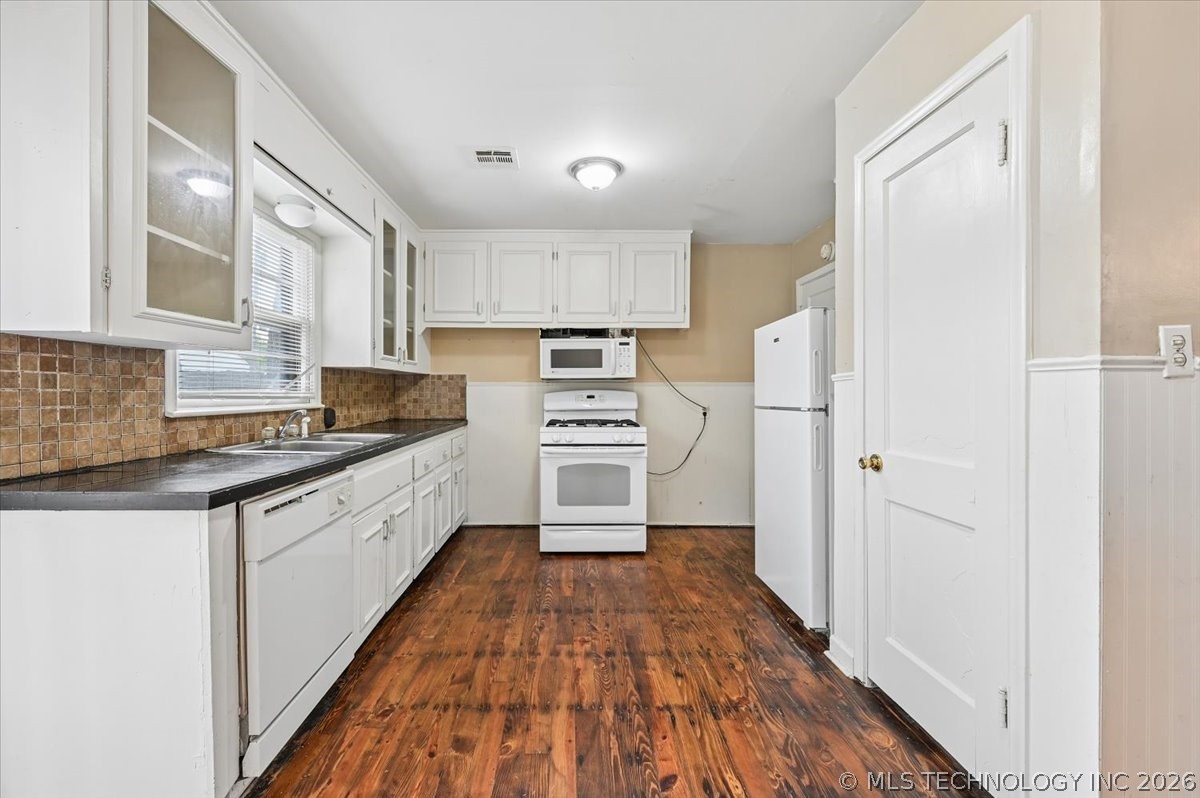 112 E 54th Street Property Photo 9