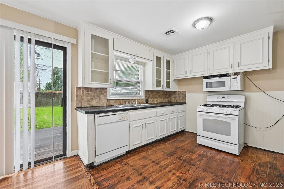 112 E 54th Street Property Photo 10