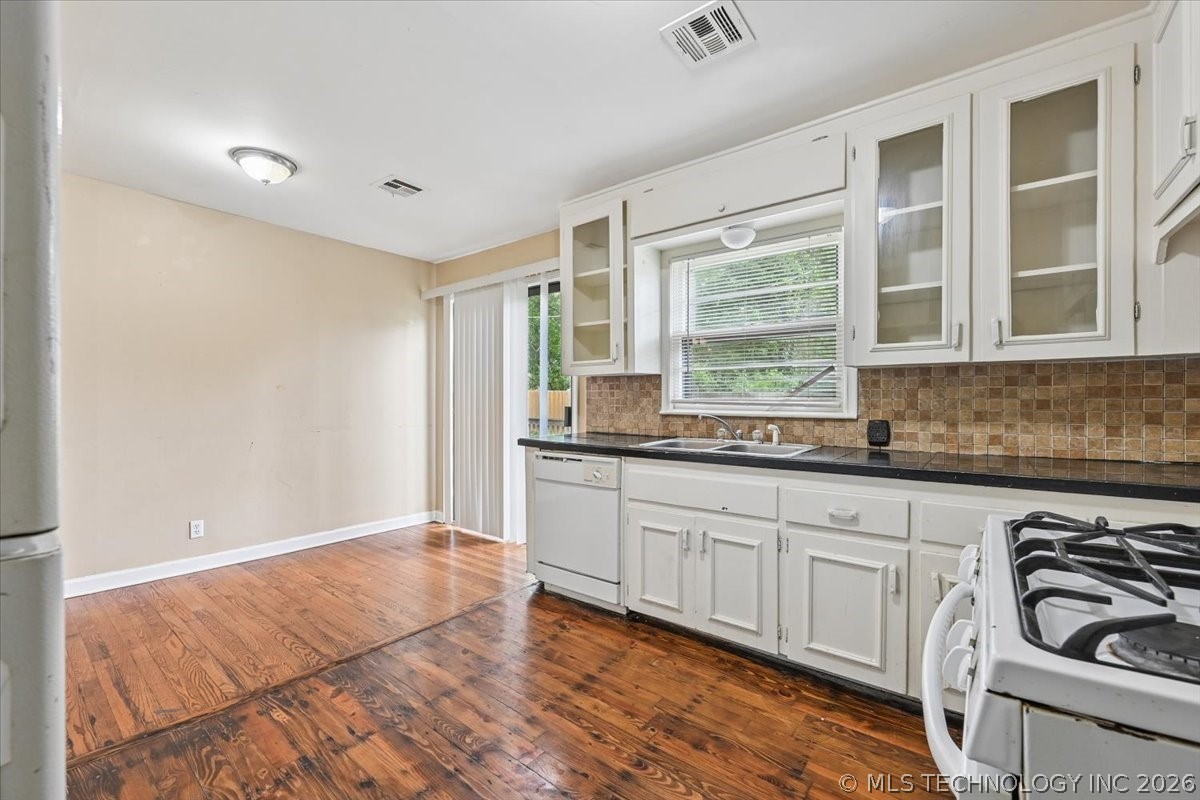 112 E 54th Street Property Photo 13