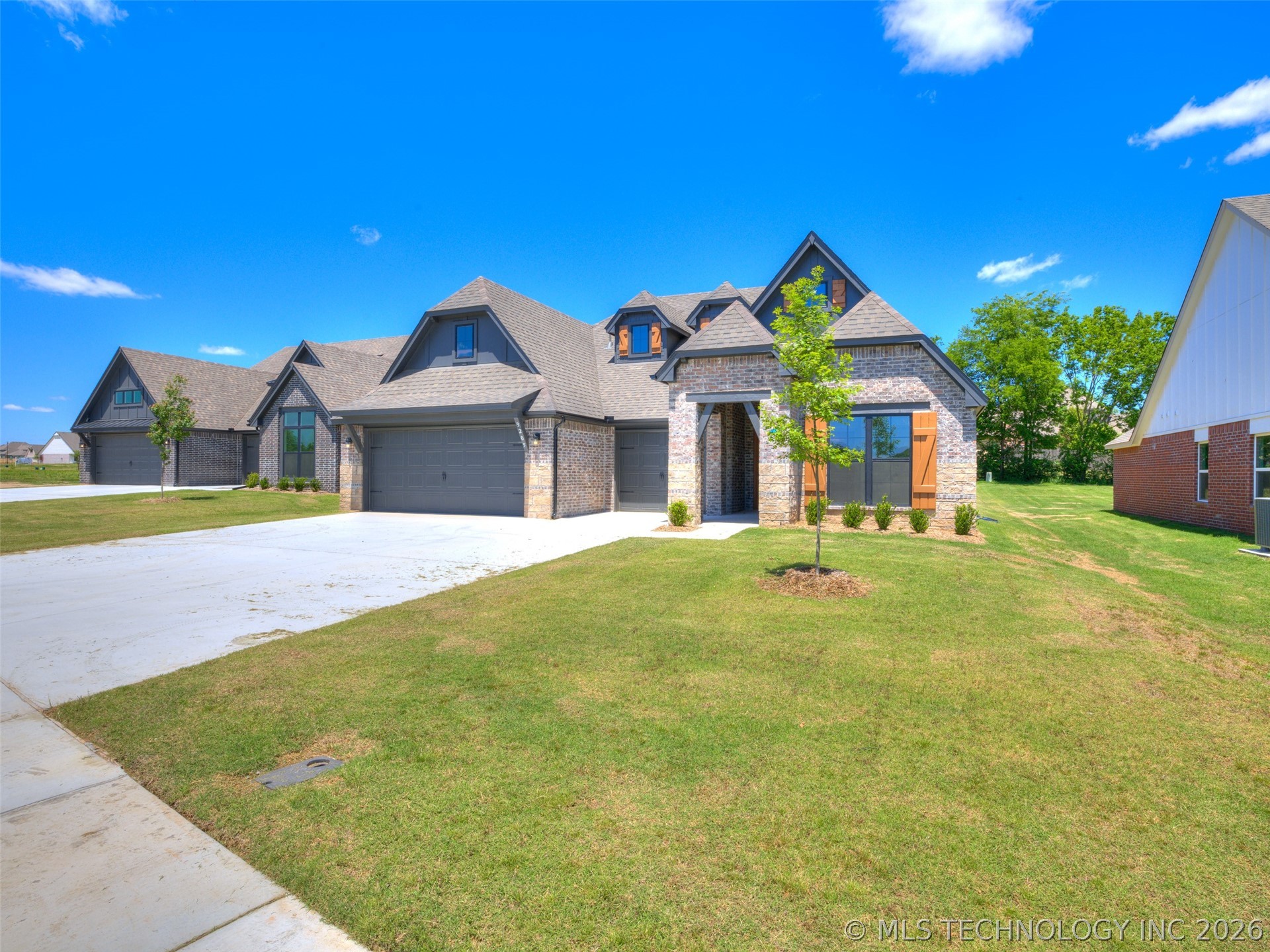 3205 E 147th Place S Property Photo 3