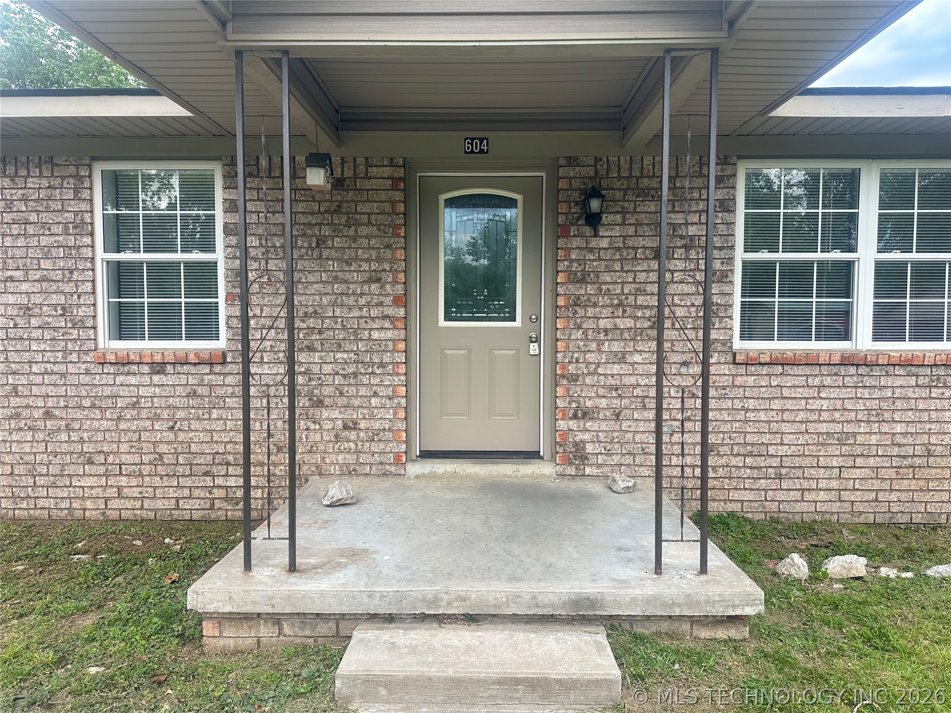 604 S 1st Street Property Photo 2