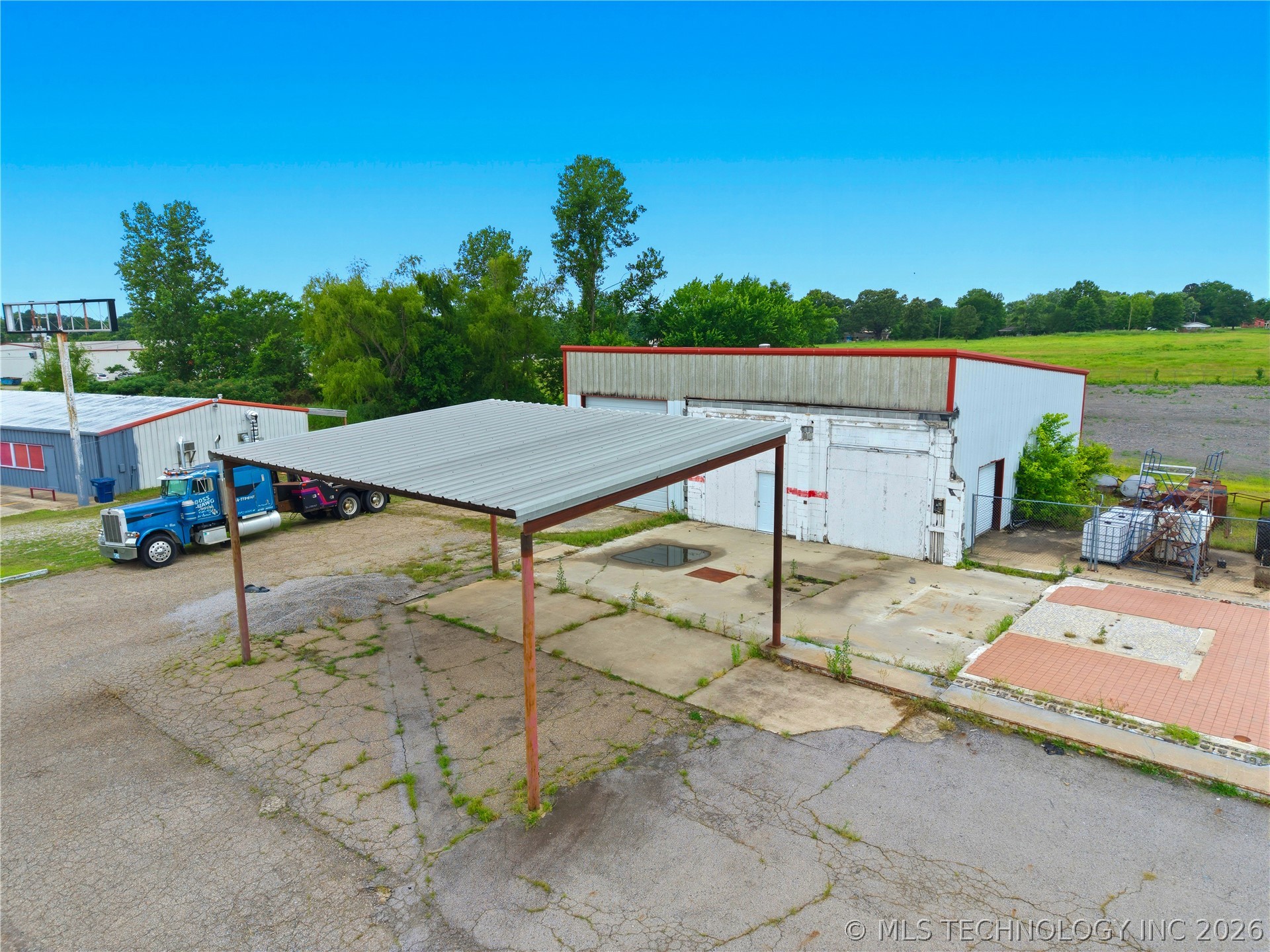 40 Interstate Property Photo 9