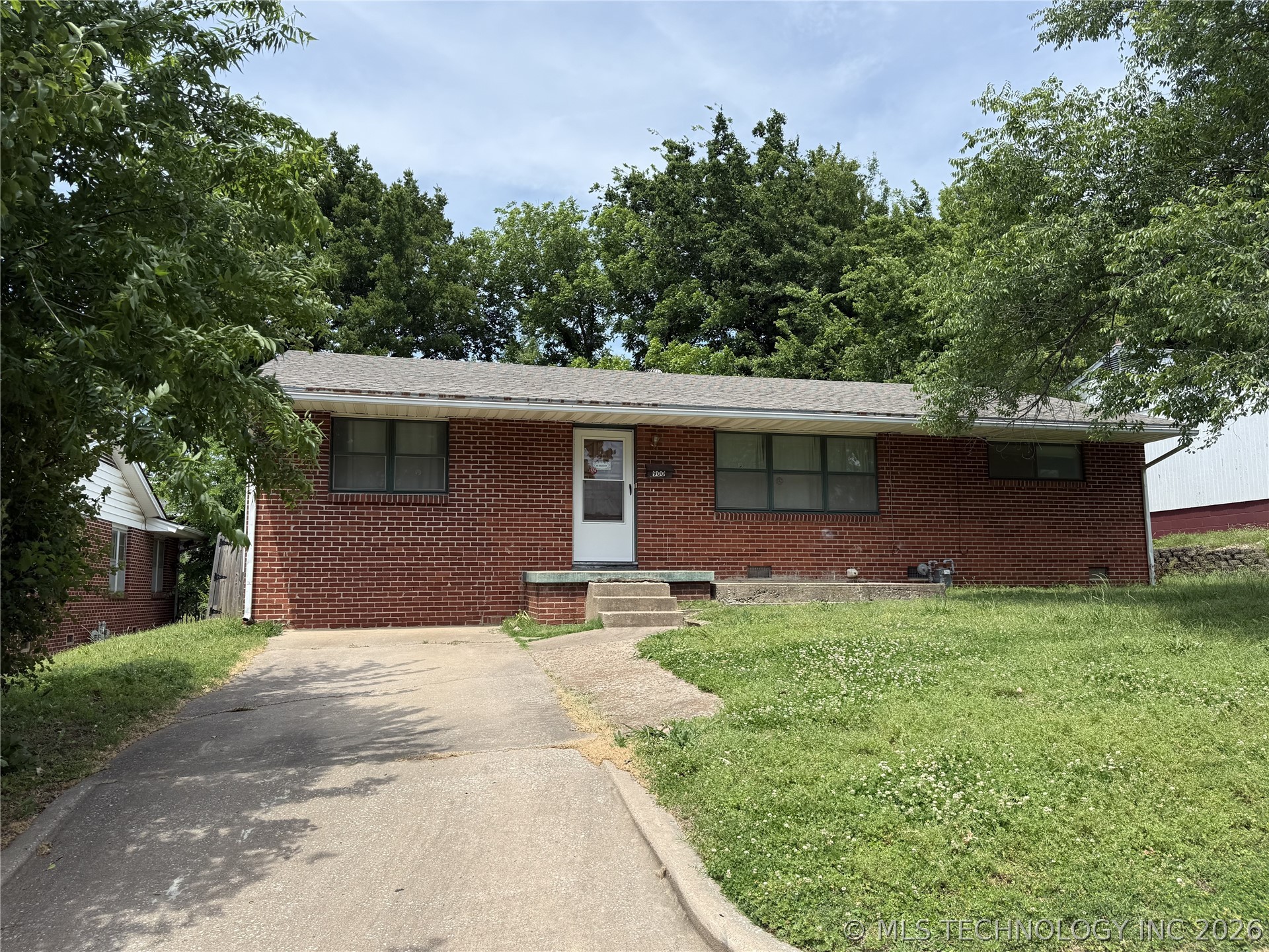 900 Yale Drive Property Photo 1