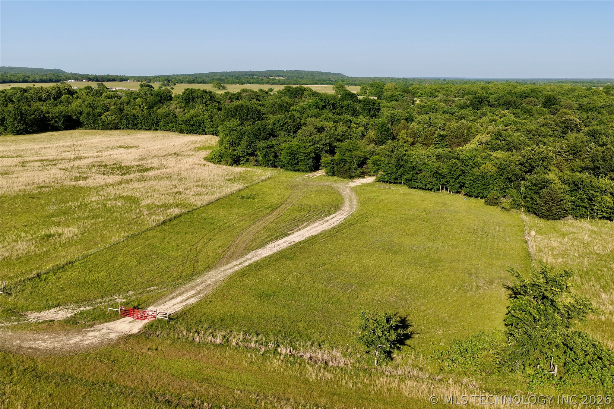421682 E 1154 Road Property Photo 4
