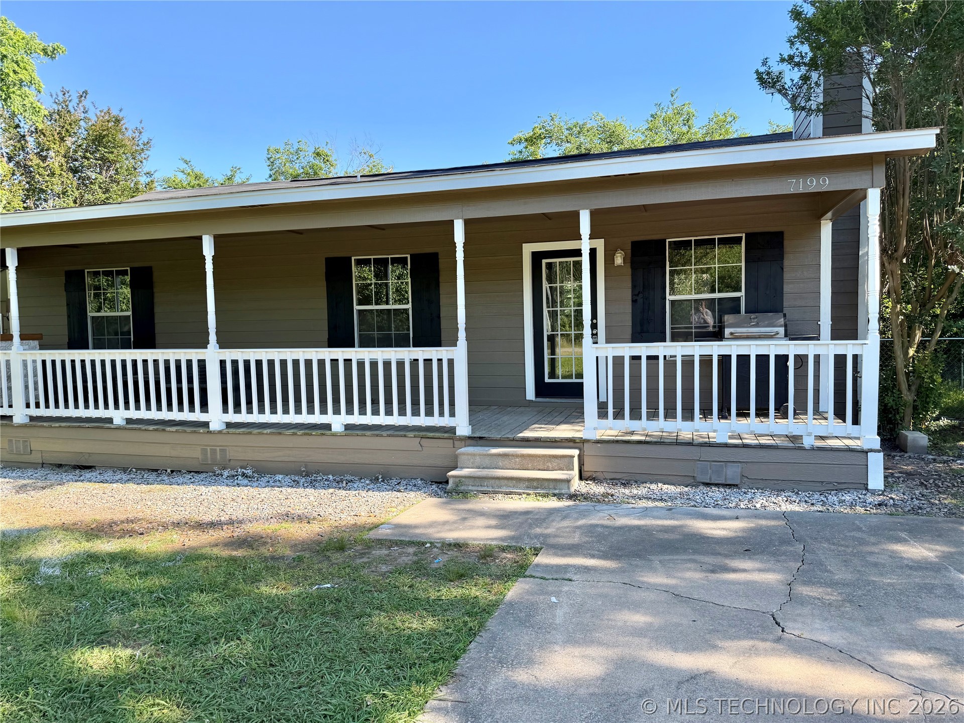 7199 Twin Oak Property Photo 1