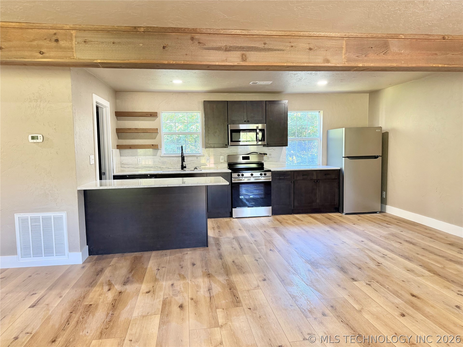 7199 Twin Oak Property Photo 2