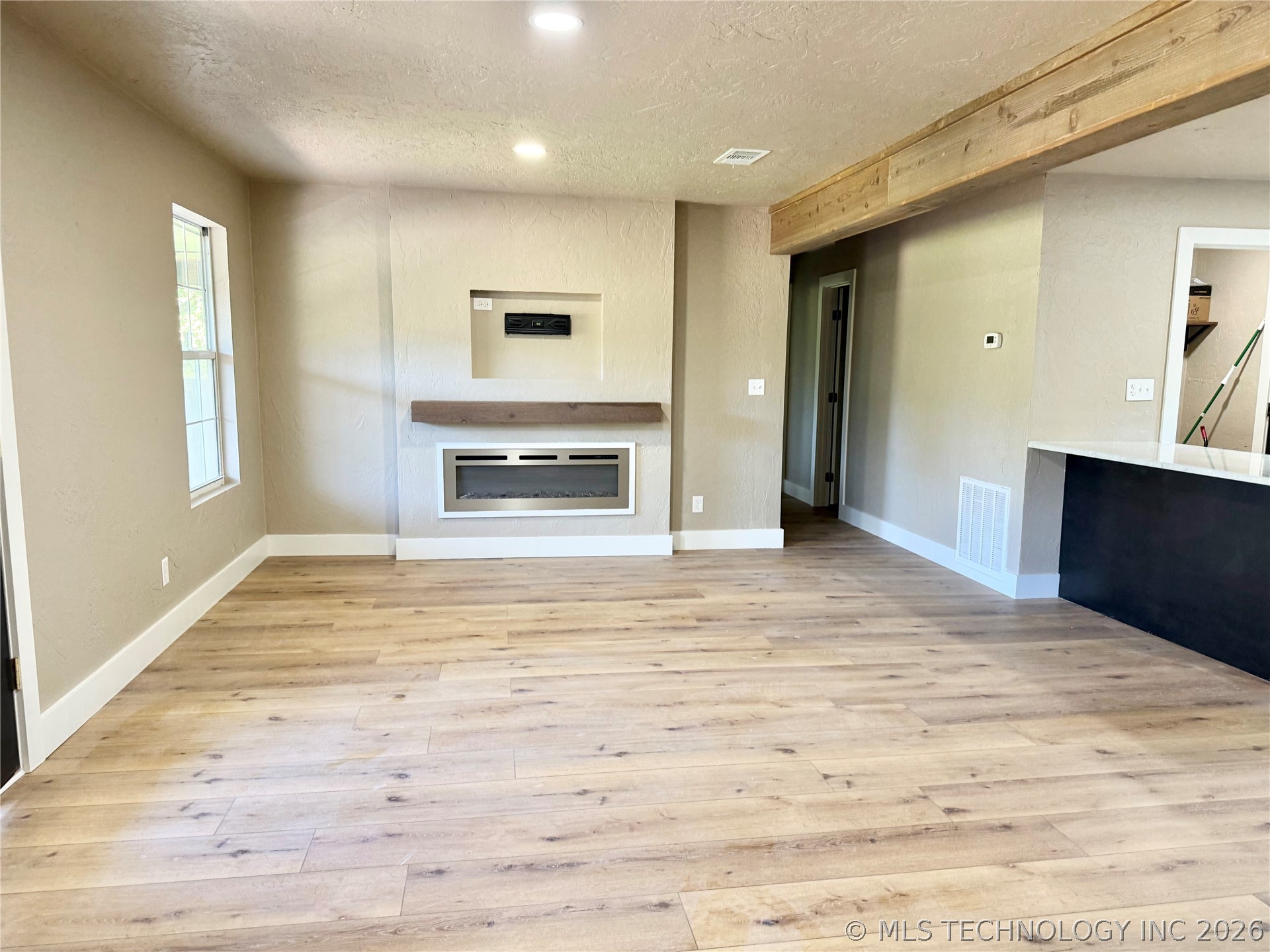 7199 Twin Oak Property Photo 3