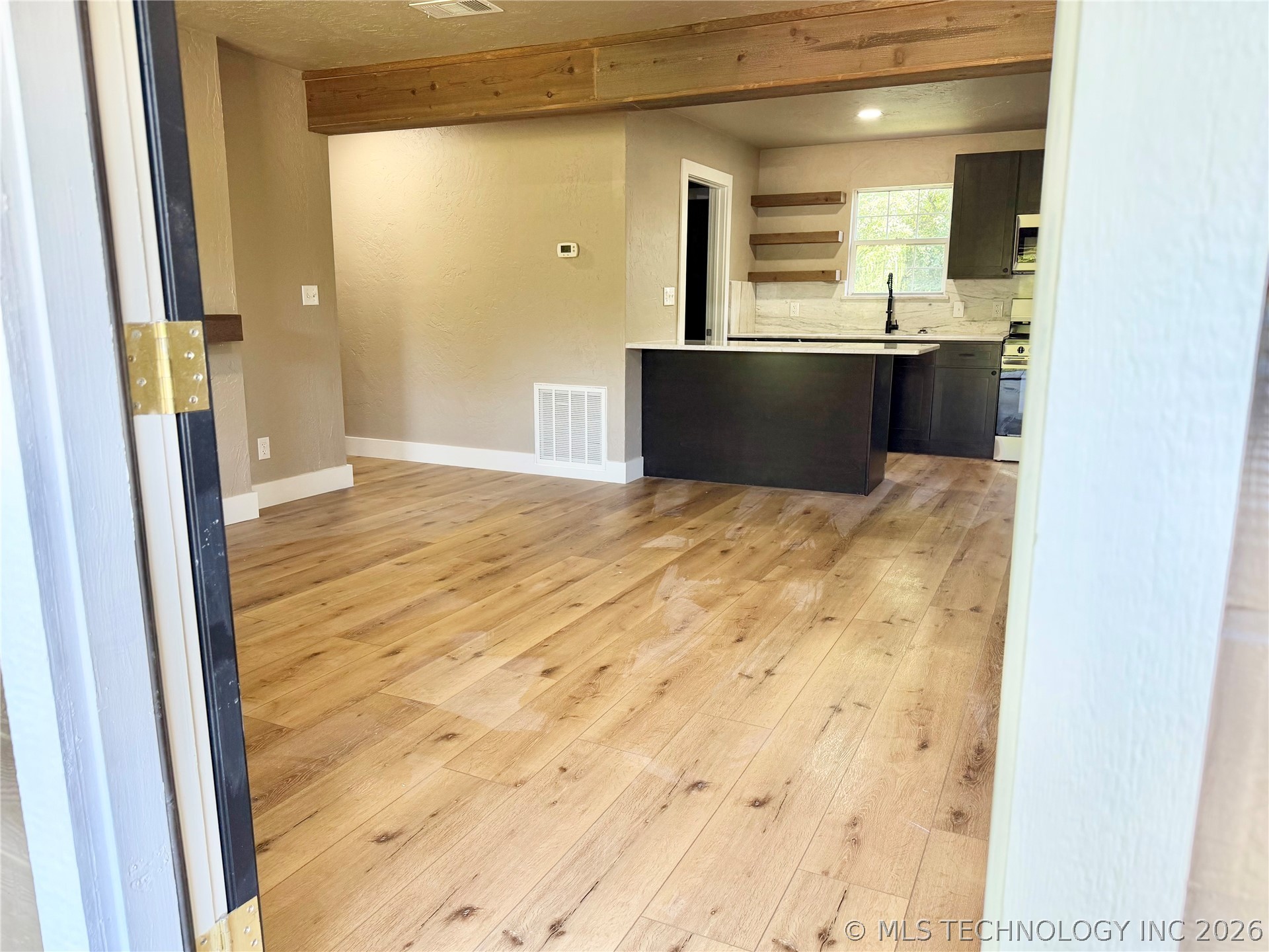 7199 Twin Oak Property Photo 6