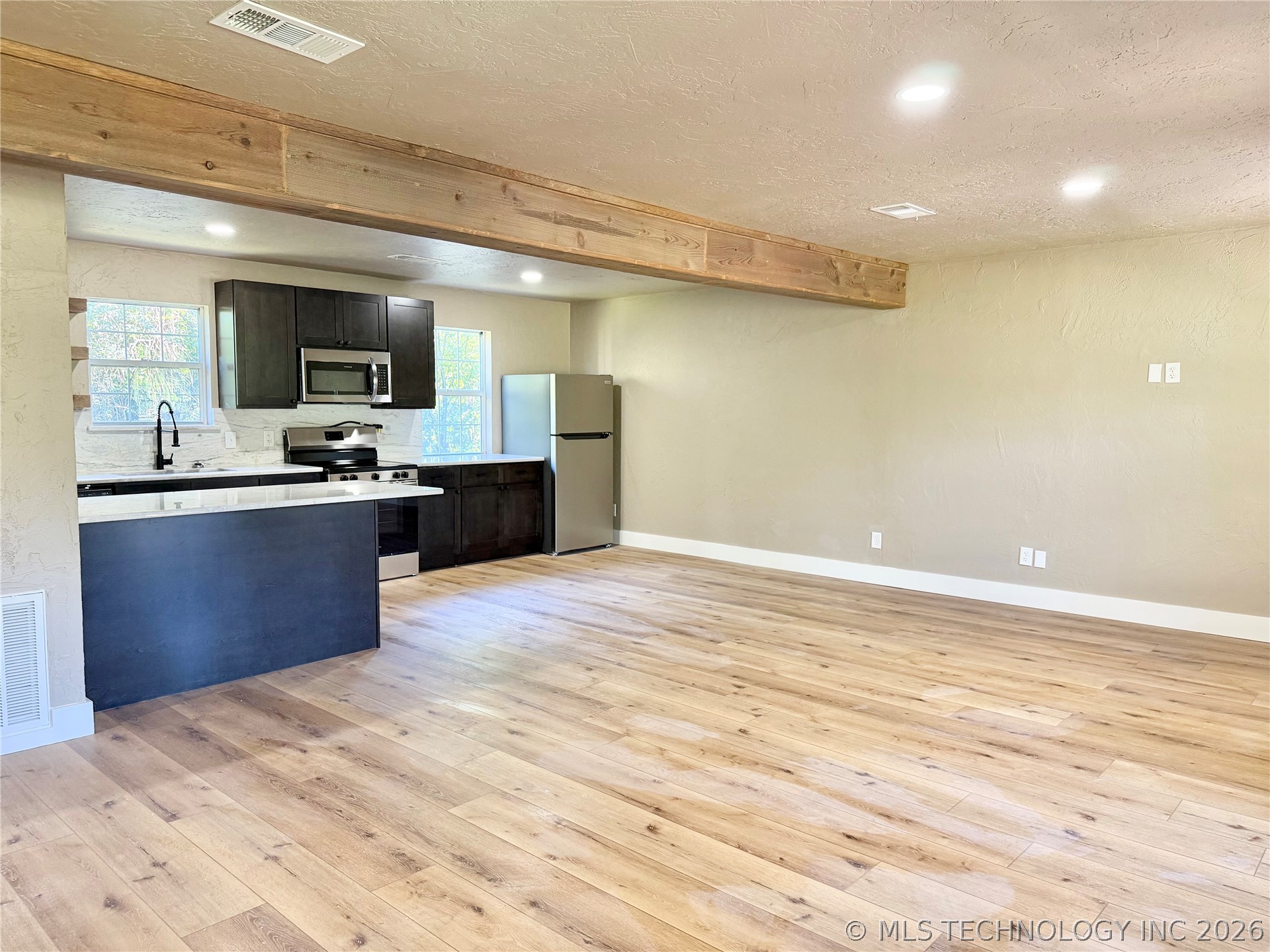 7199 Twin Oak Property Photo 9