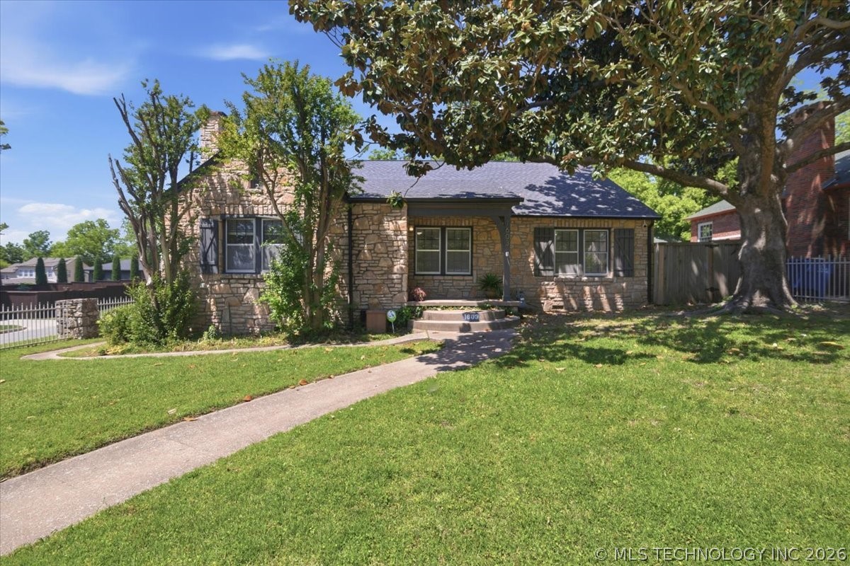 1603 E 35th Street Property Photo 2
