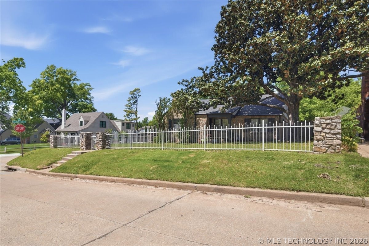 1603 E 35th Street Property Photo 4