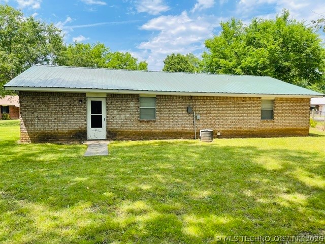 1695 Louise Street Property Photo 2