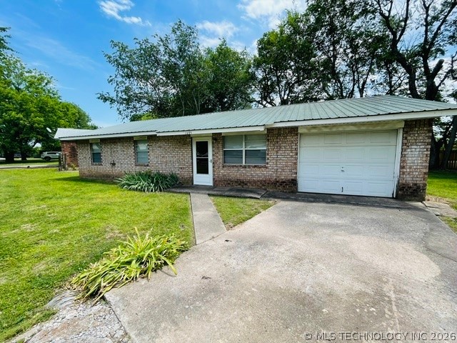 1695 Louise Street Property Photo 3
