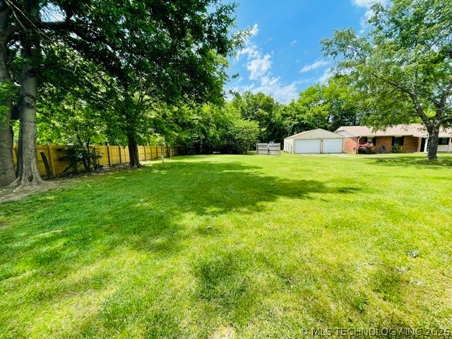 1695 Louise Street Property Photo 4