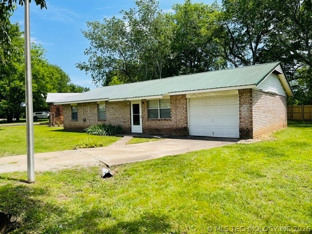 1695 Louise Street Property Photo 25