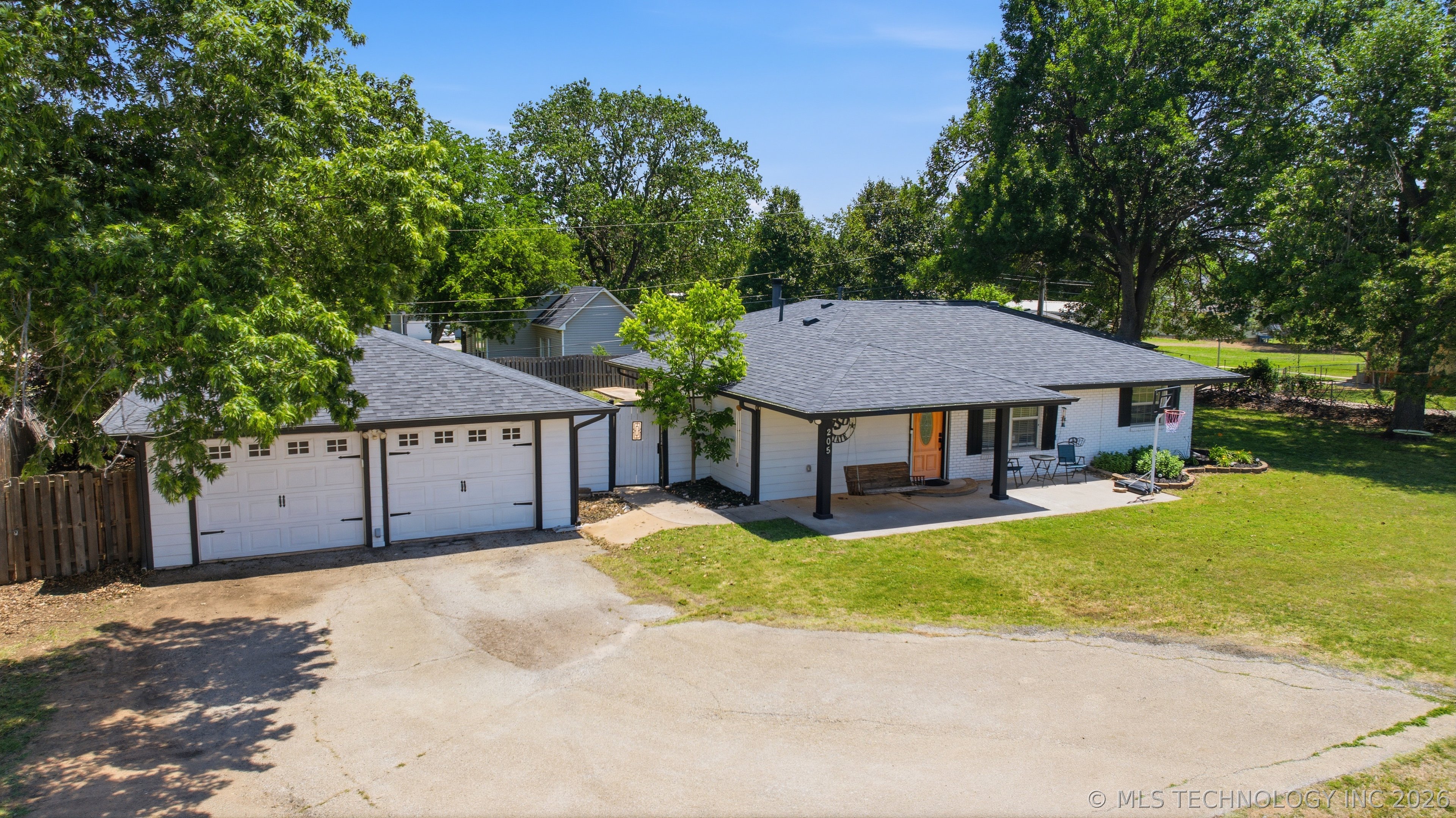 205 N Jardot Road Property Photo 3