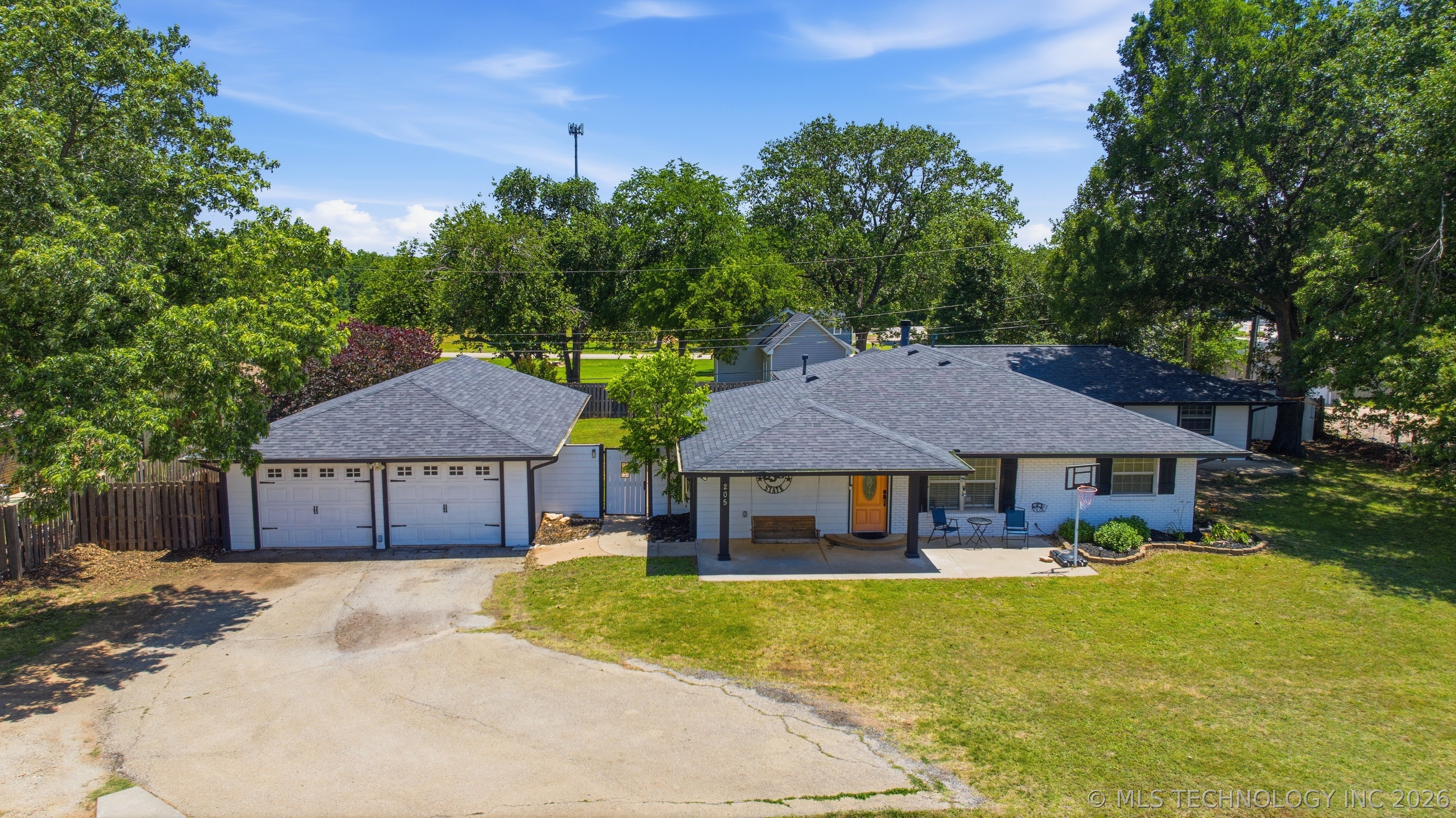 205 N Jardot Road Property Photo 4