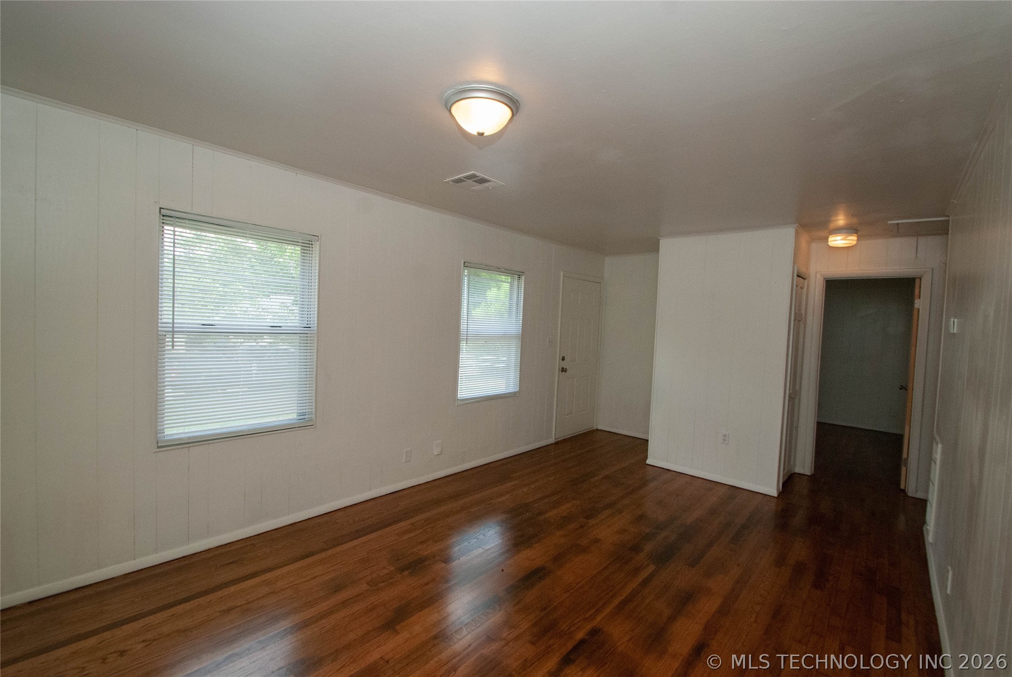 216 S 69th Avenue Property Photo 6