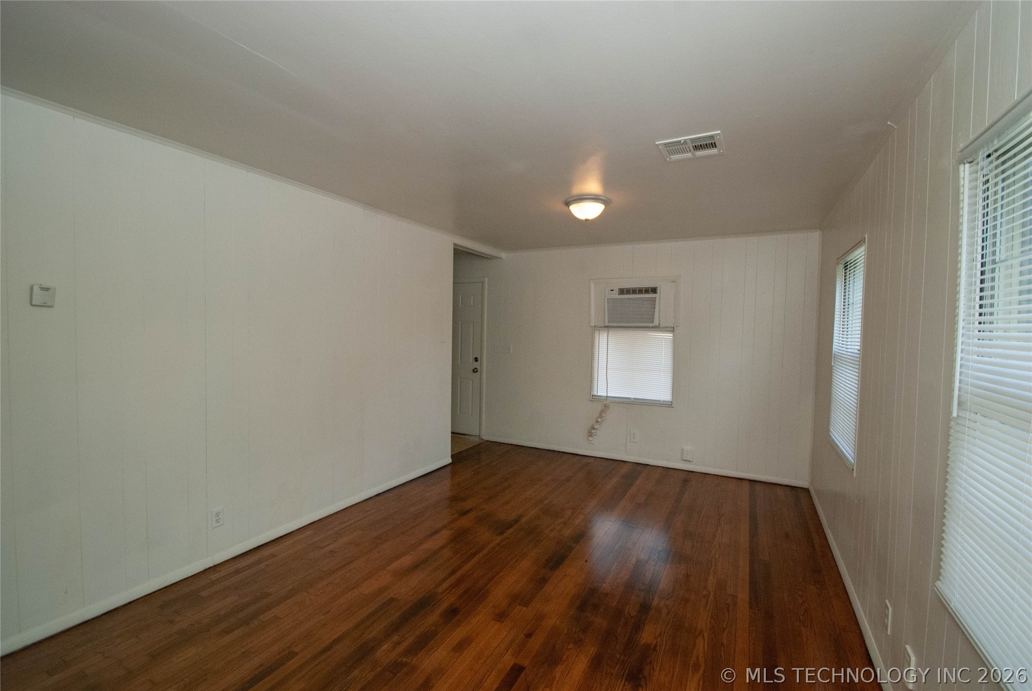 216 S 69th Avenue Property Photo 7