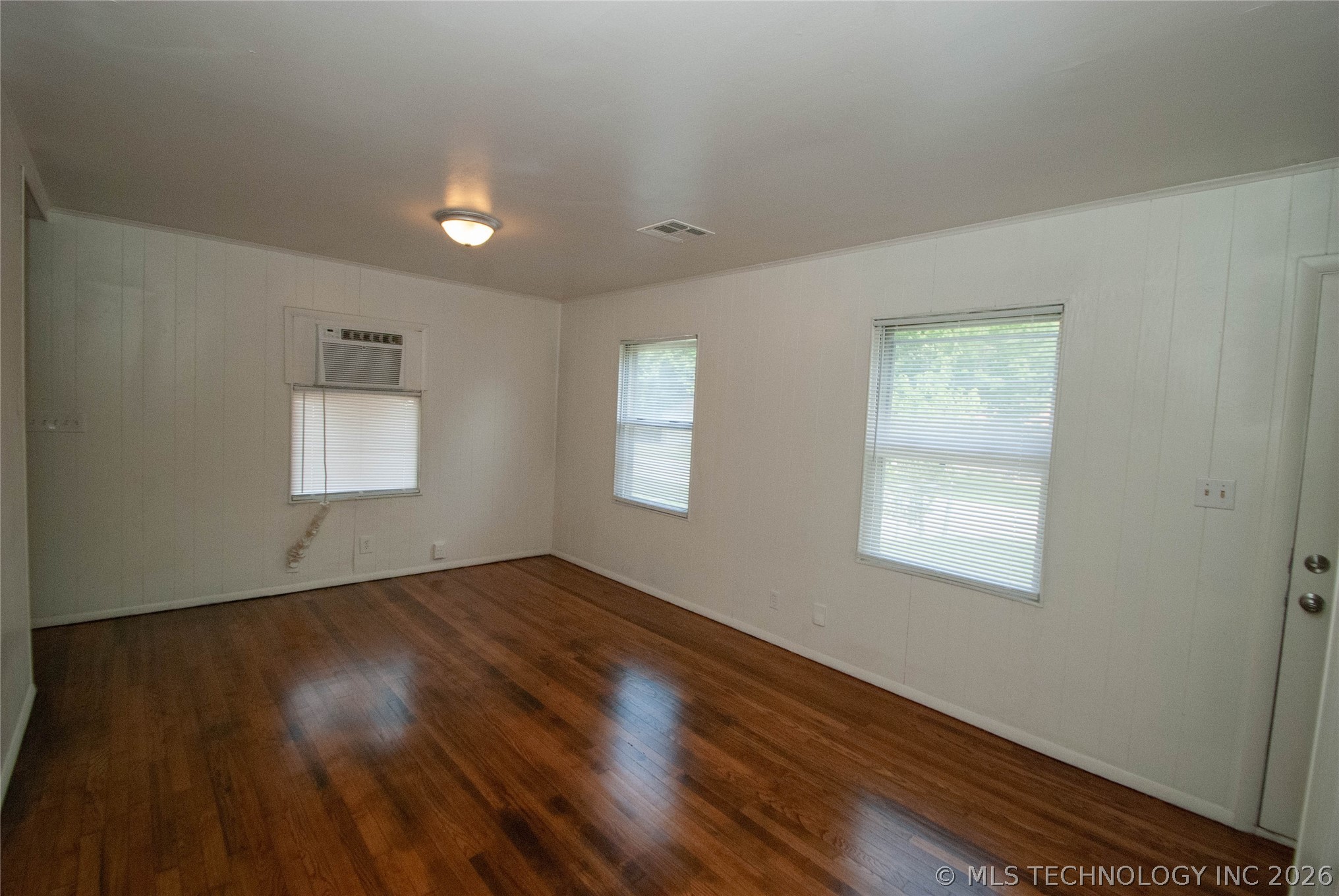 216 S 69th Avenue Property Photo 8