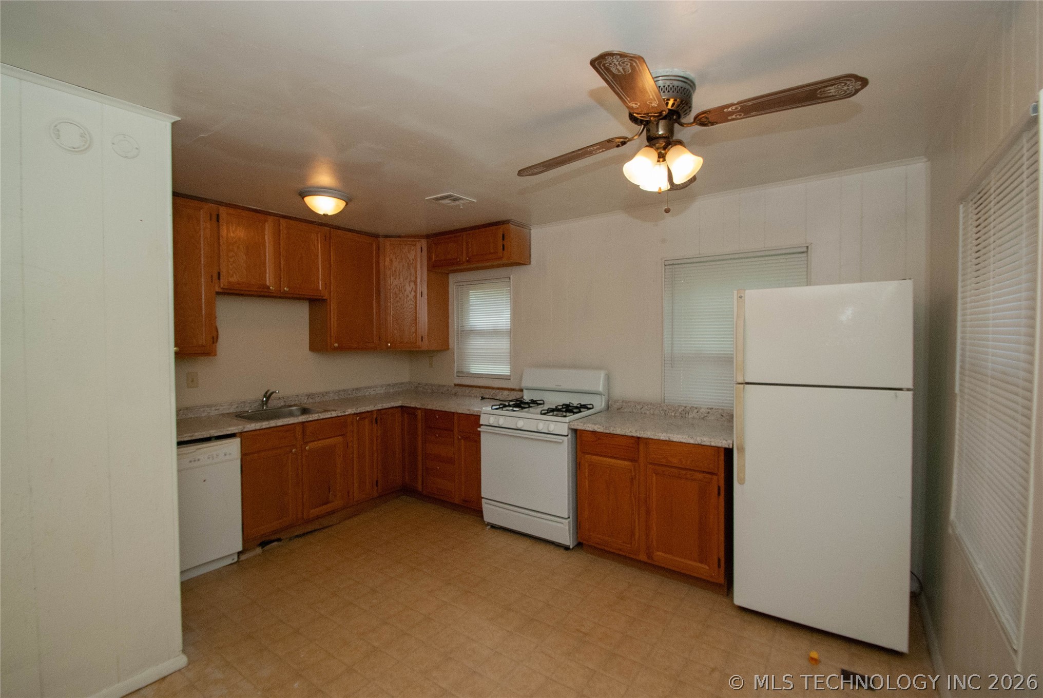 216 S 69th Avenue Property Photo 14