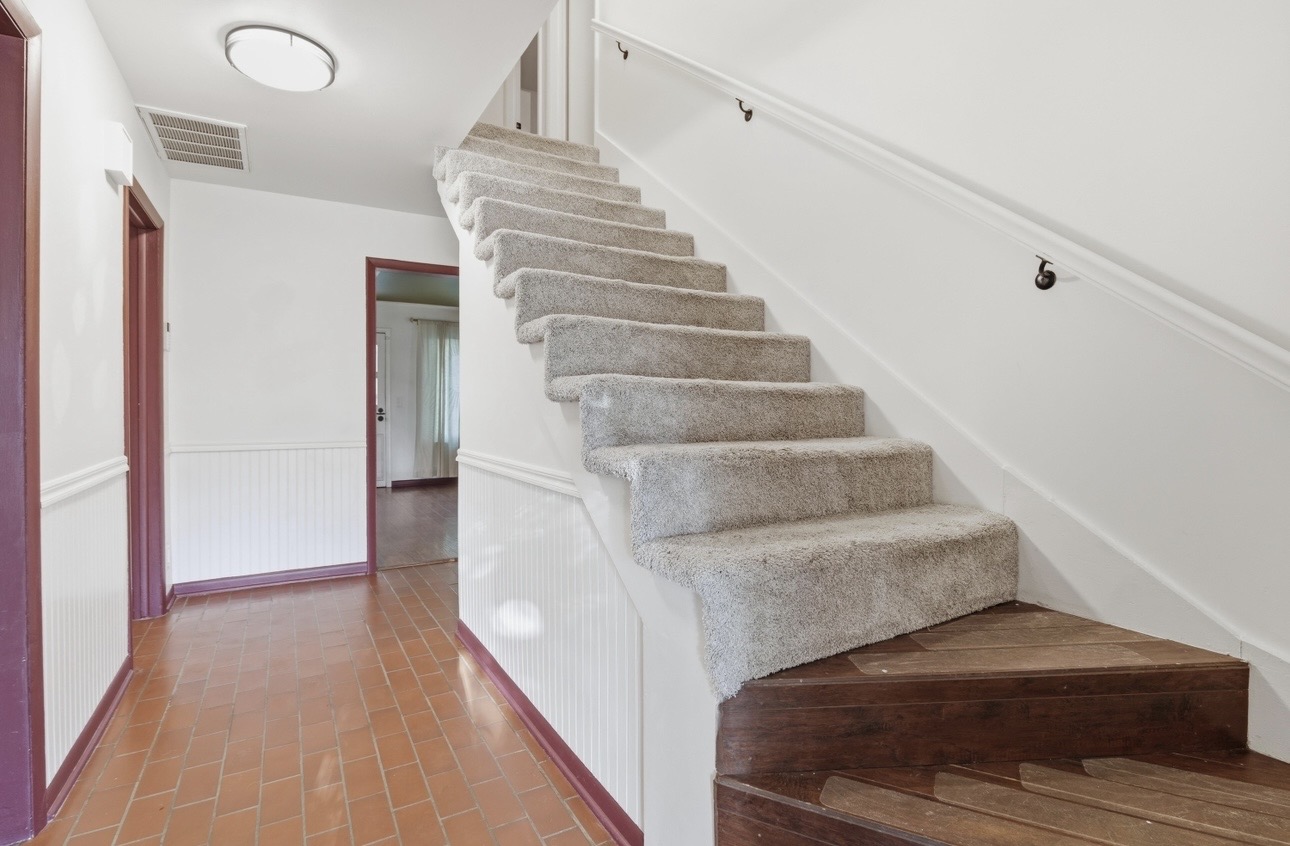 4631 S Maplewood Avenue Property Photo 3