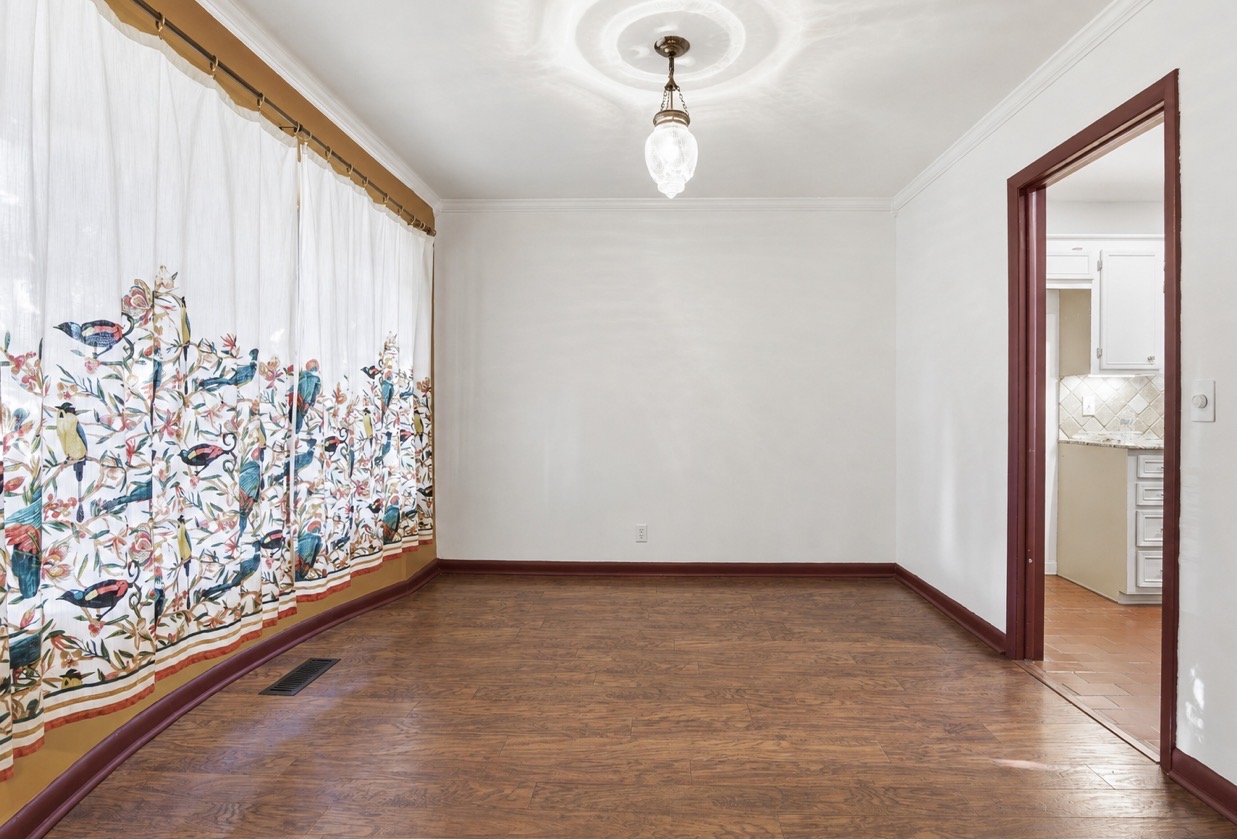 4631 S Maplewood Avenue Property Photo 10