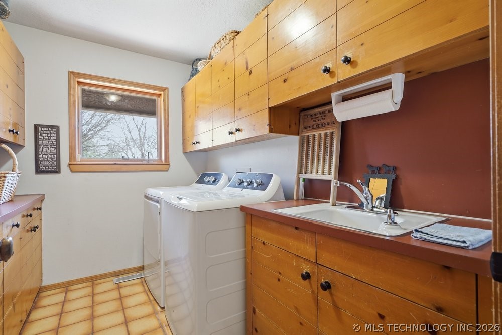 9223 S Zenith Avenue Property Photo 14