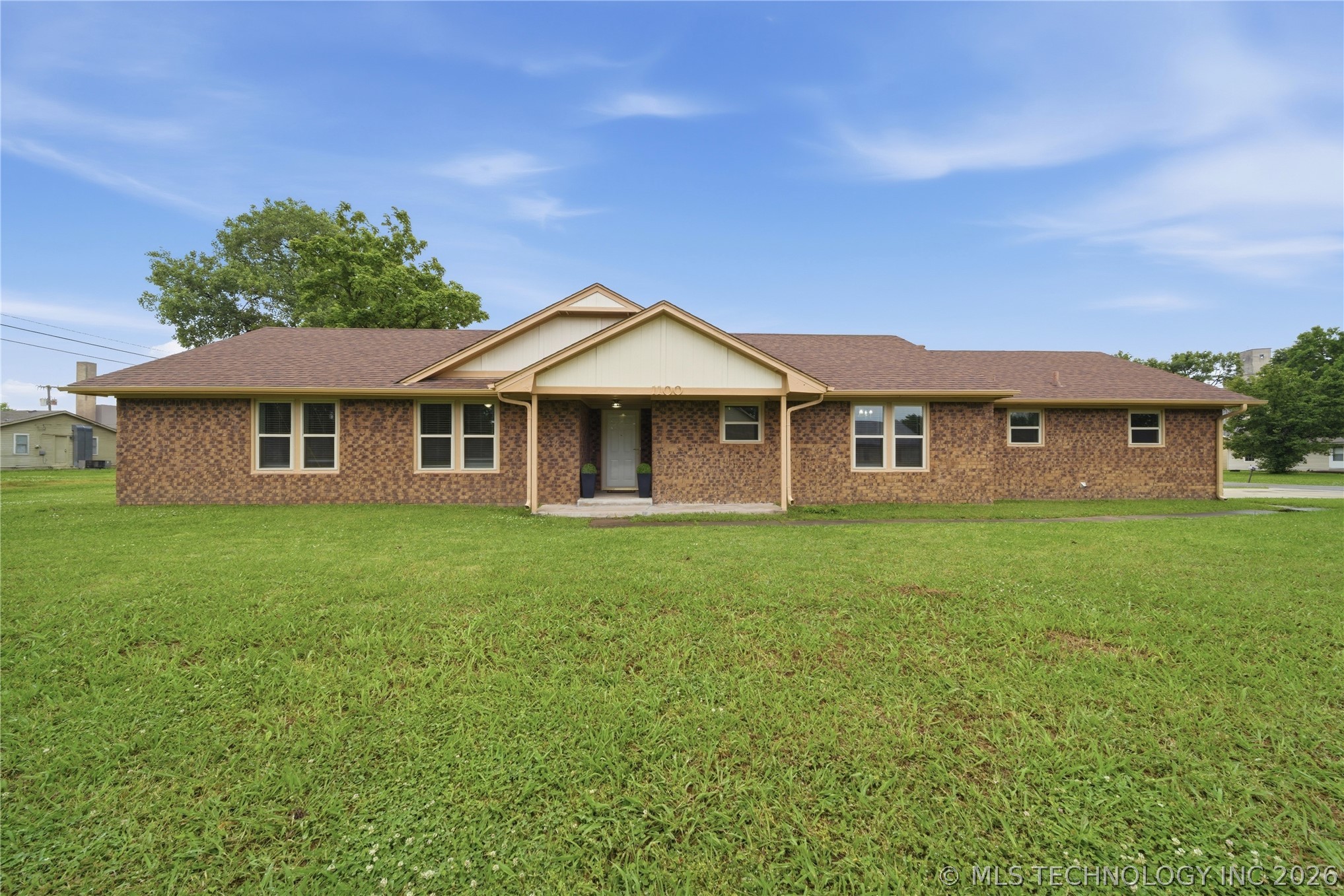 1100 N Oseuma Avenue Property Photo 2