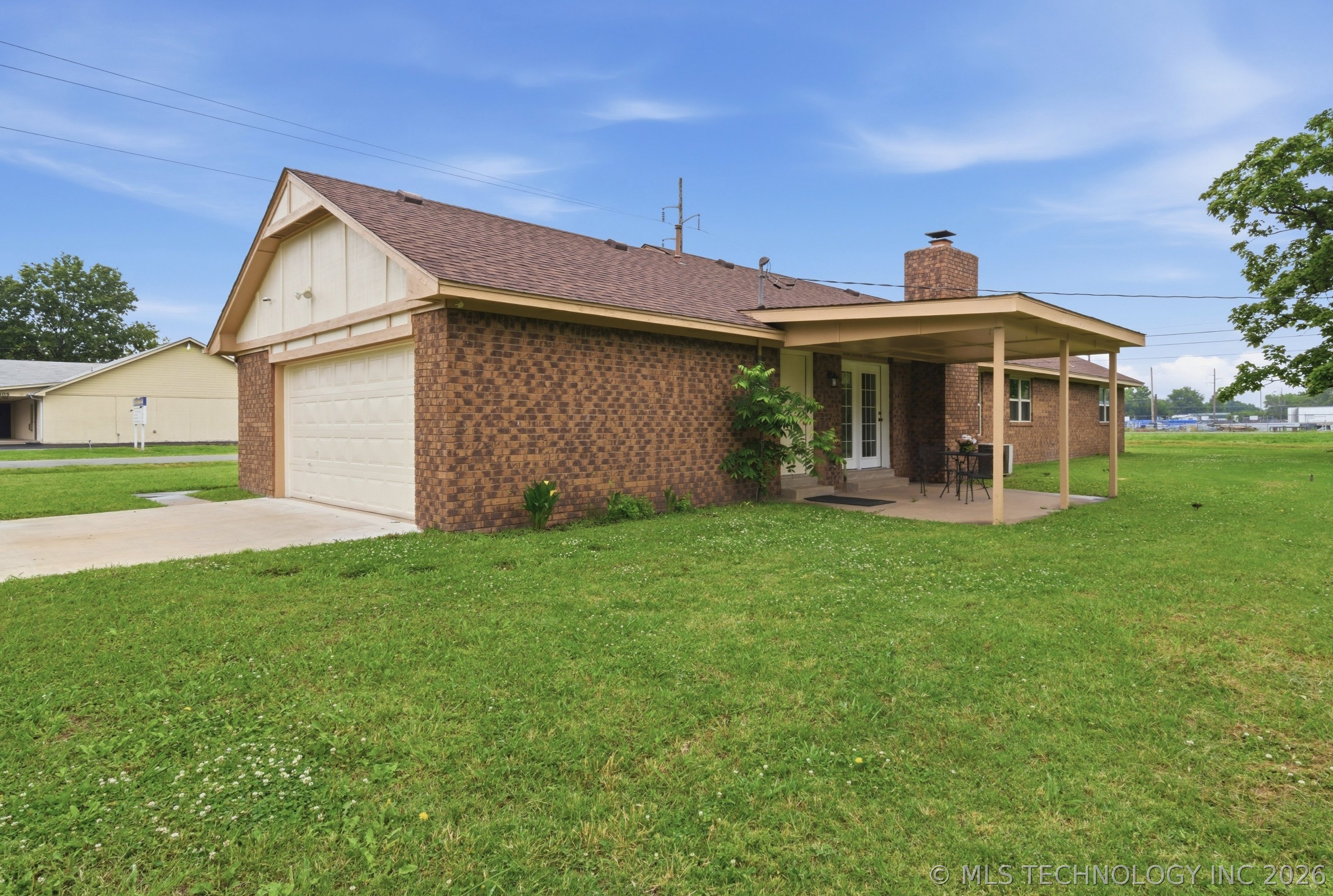 1100 N Oseuma Avenue Property Photo 7