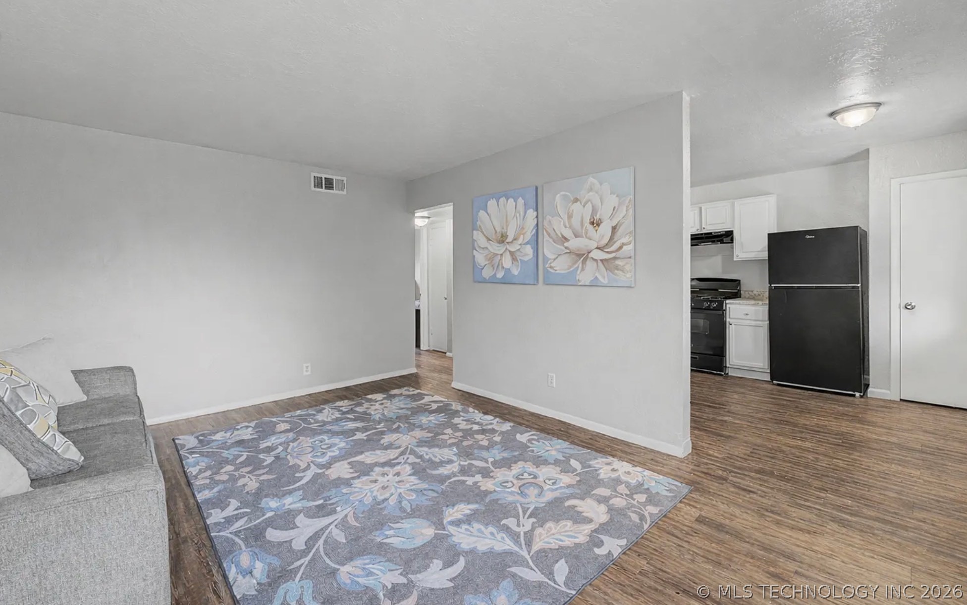6330 E 7th Street Property Photo 8