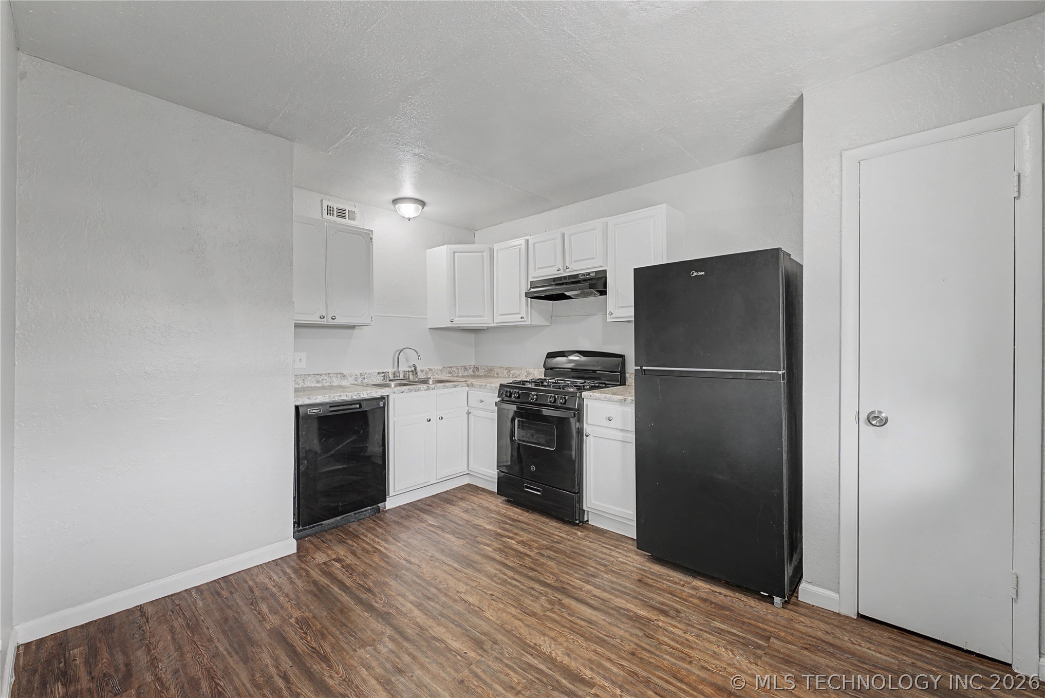 6330 E 7th Street Property Photo 9