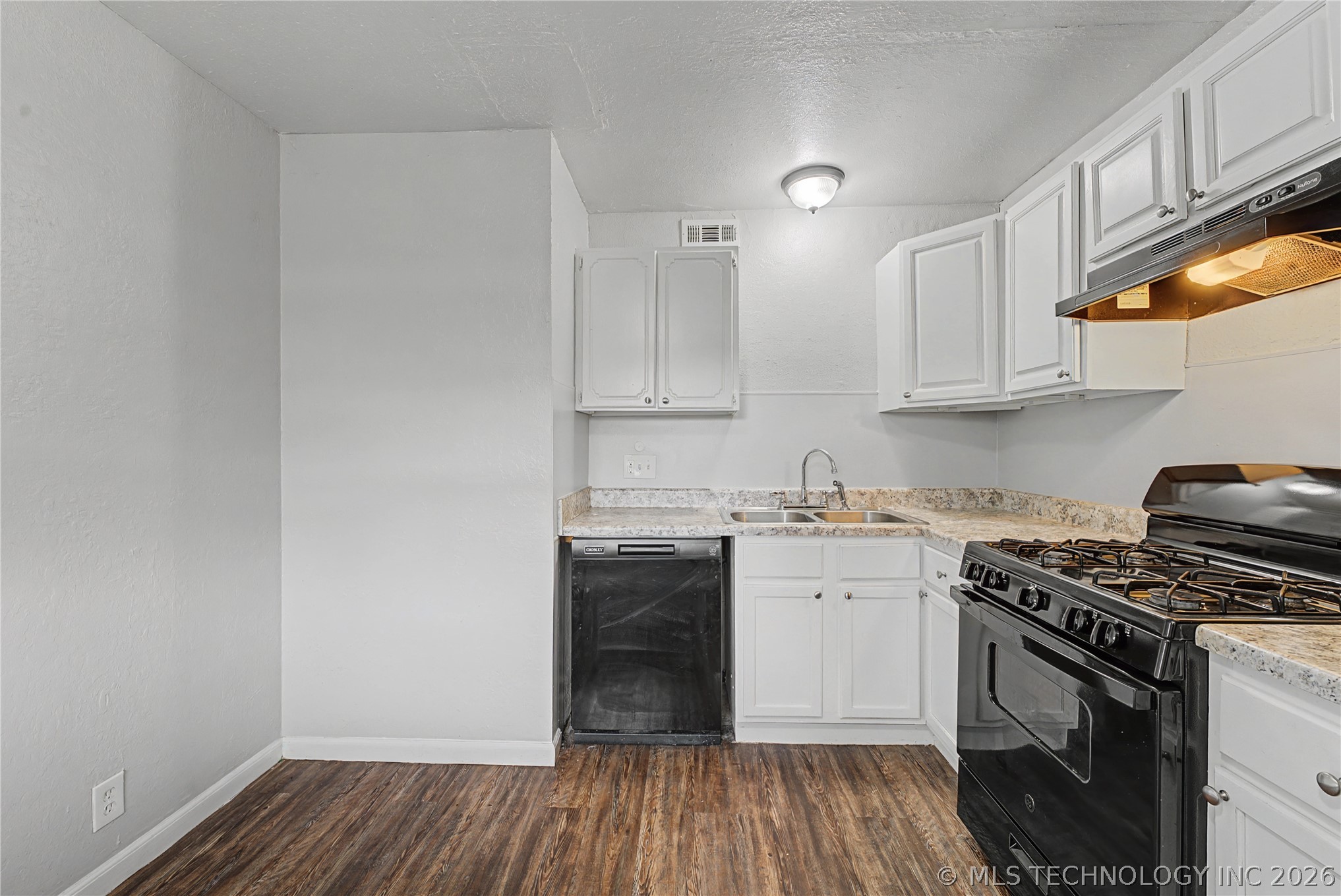 6330 E 7th Street Property Photo 10