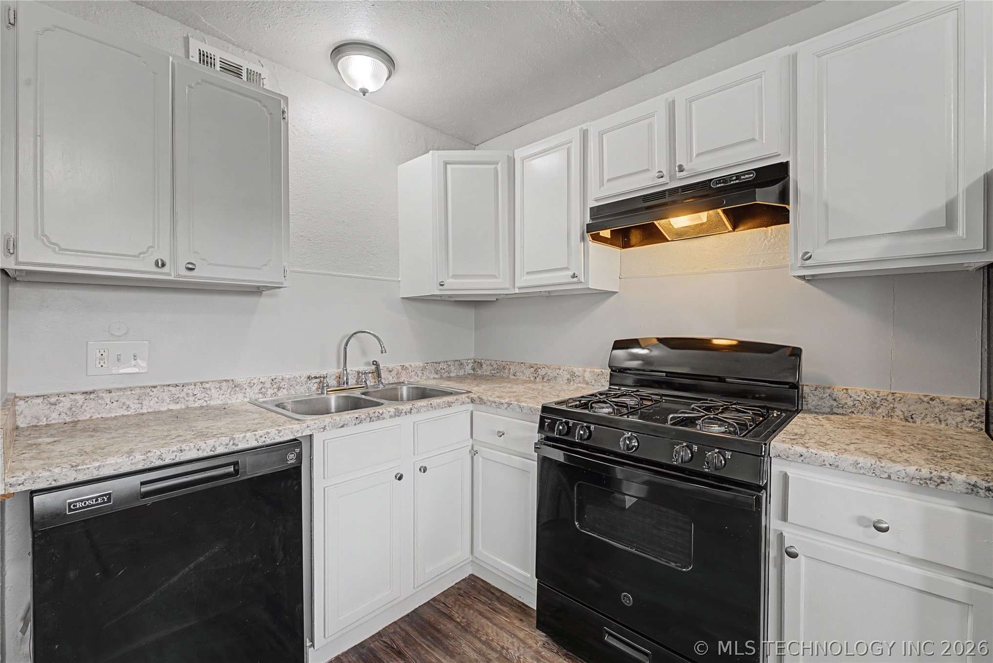 6330 E 7th Street Property Photo 11