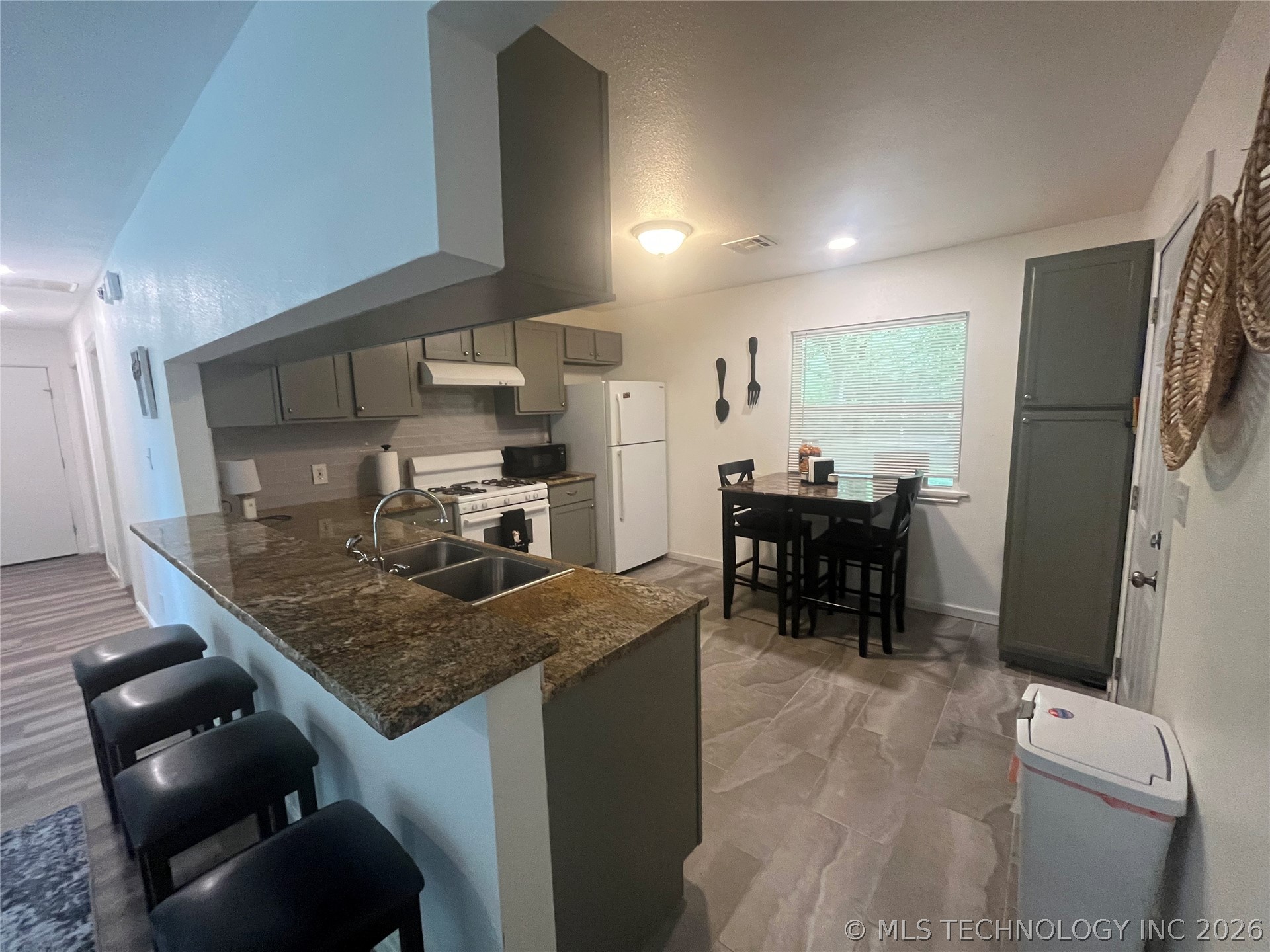 2014 N Delaware Place Property Photo 8