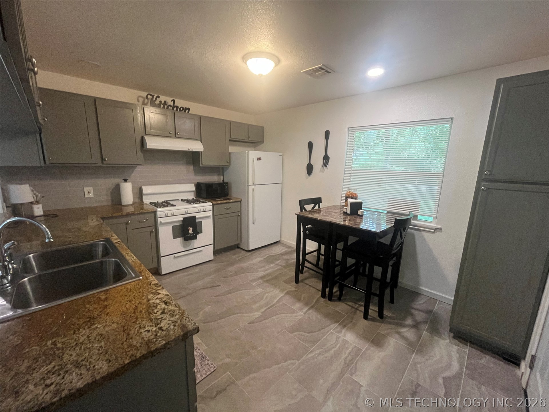 2014 N Delaware Place Property Photo 10