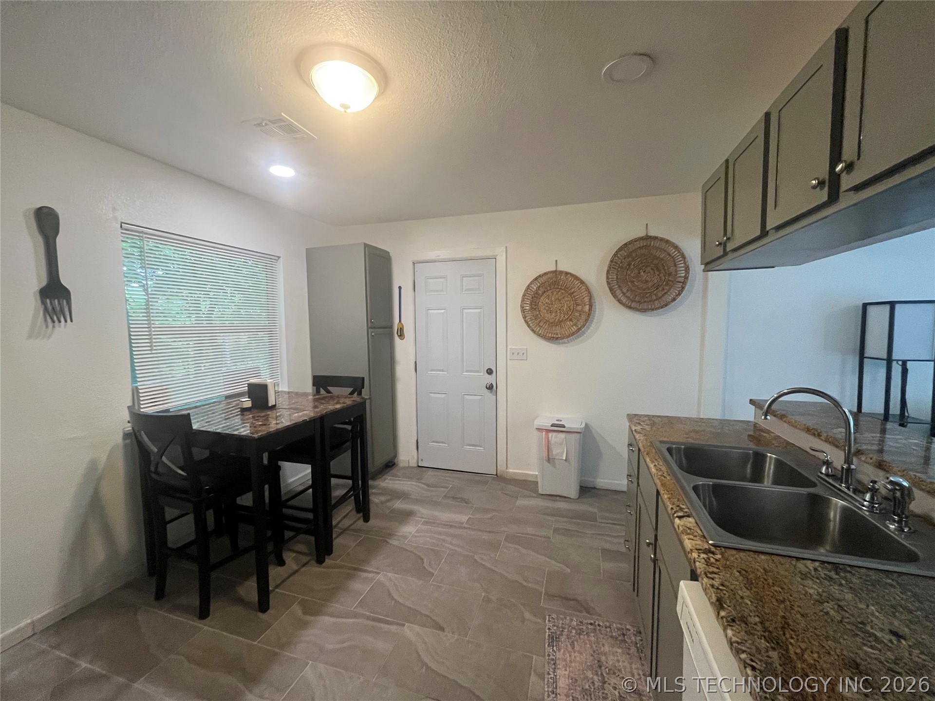 2014 N Delaware Place Property Photo 11