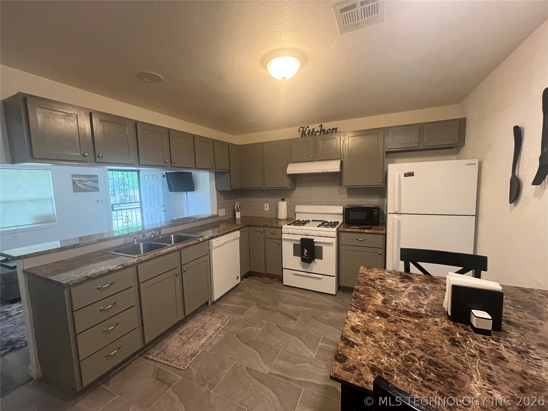 2014 N Delaware Place Property Photo 12