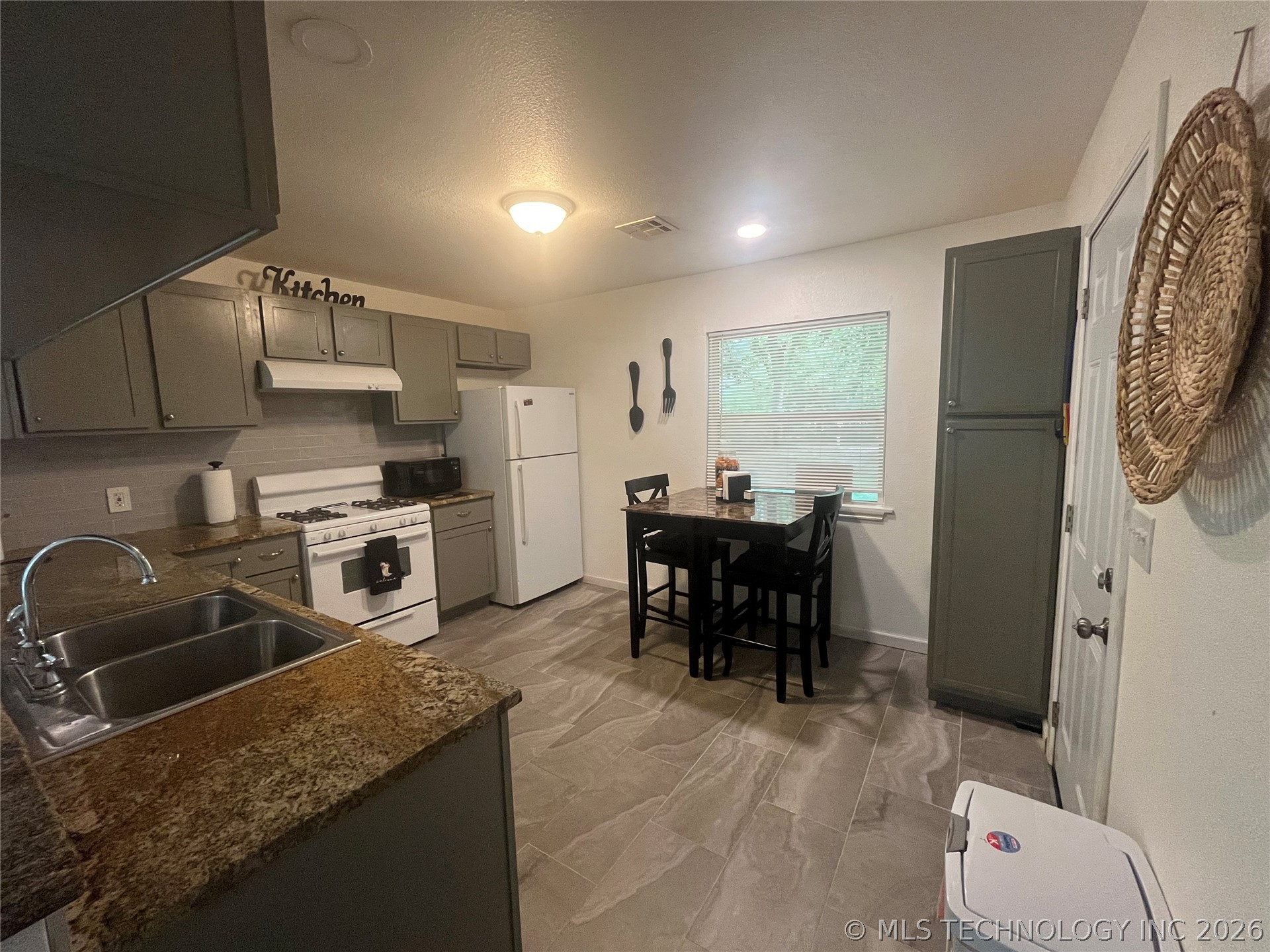 2014 N Delaware Place Property Photo 16